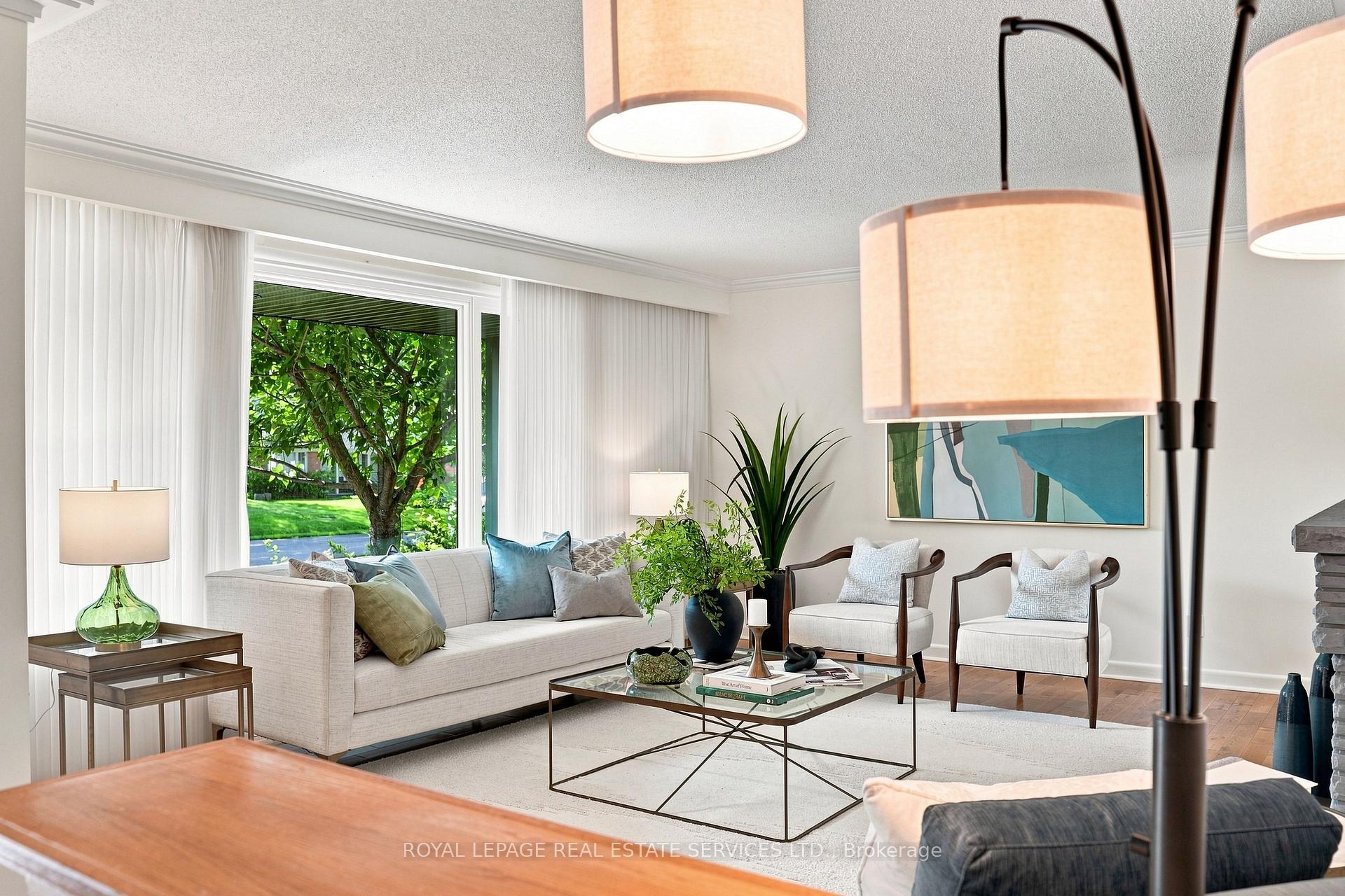 Photo 3 of 16 Oldham Road, Etobicoke, Princess-Rosethorn — HOMEH