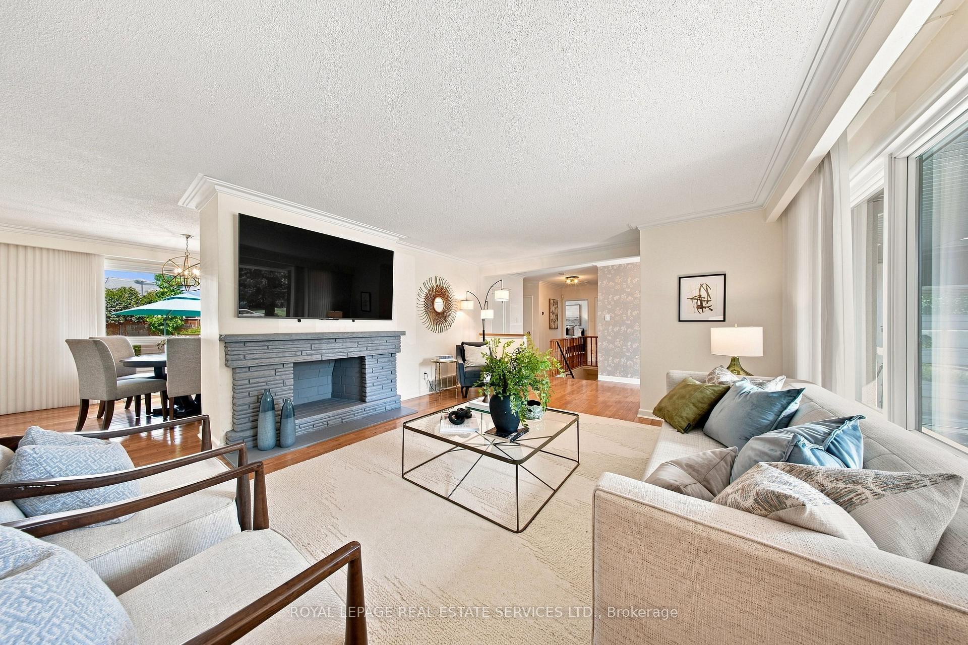 Photo 5 of 16 Oldham Road, Etobicoke, Princess-Rosethorn — HOMEH