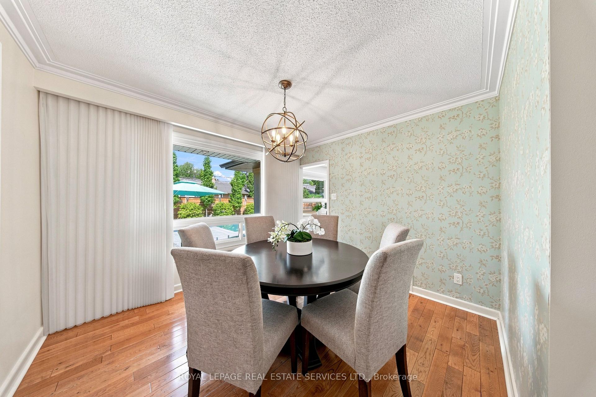 Photo 6 of 16 Oldham Road, Etobicoke, Princess-Rosethorn — HOMEH