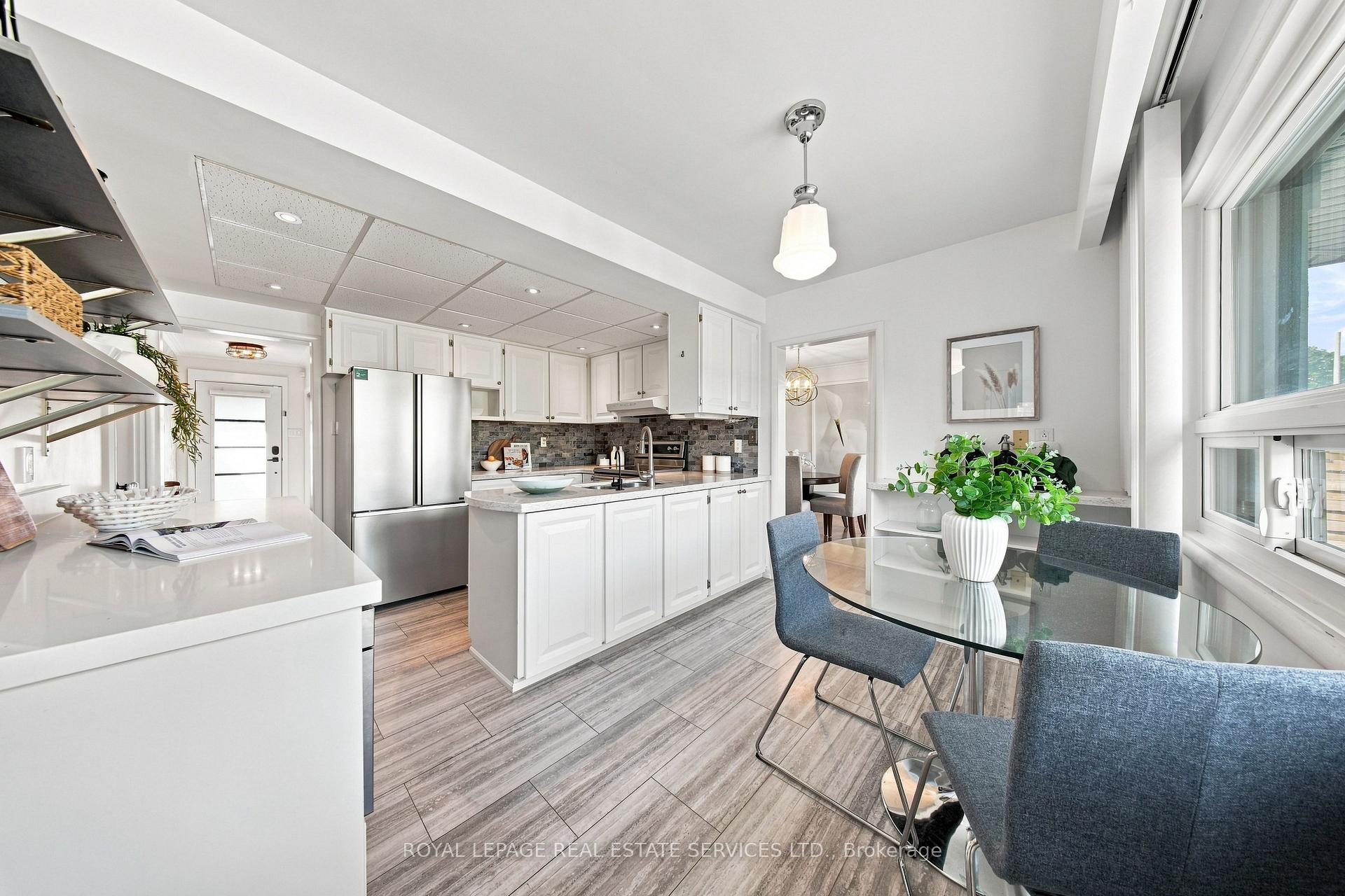 Photo 7 of 16 Oldham Road, Etobicoke, Princess-Rosethorn — HOMEH