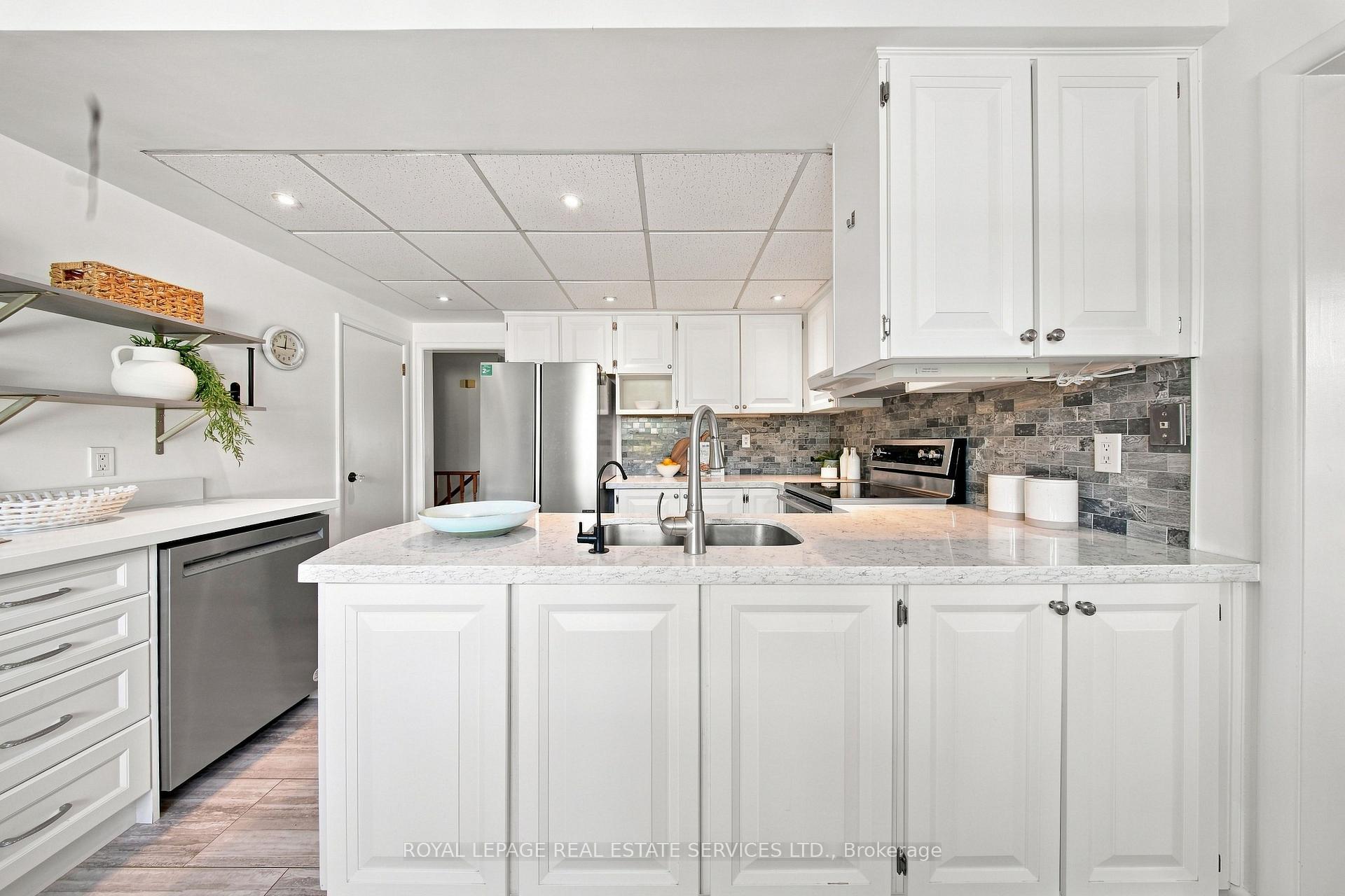 Photo 8 of 16 Oldham Road, Etobicoke, Princess-Rosethorn — HOMEH