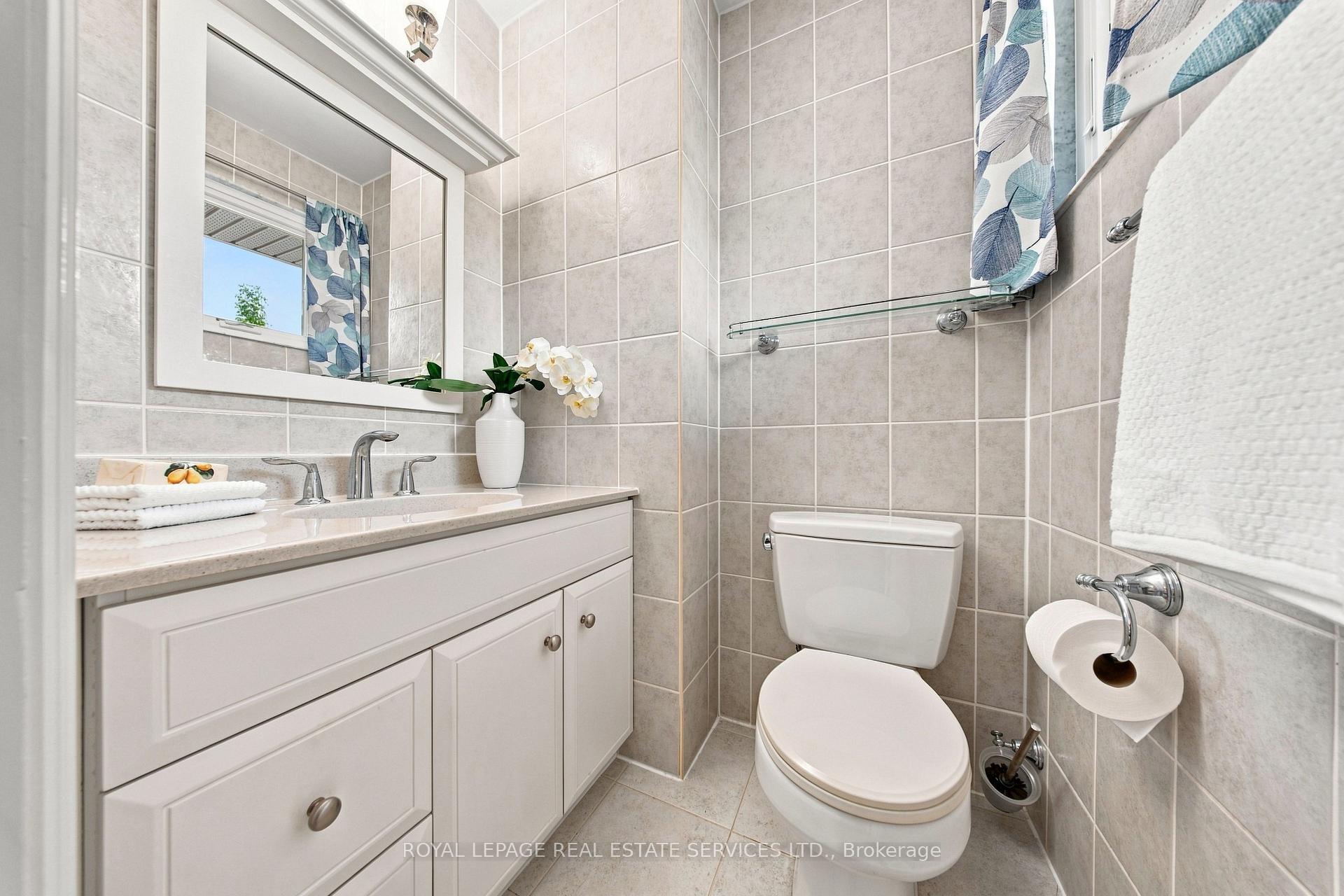 Photo 12 of 16 Oldham Road, Etobicoke, Princess-Rosethorn — HOMEH