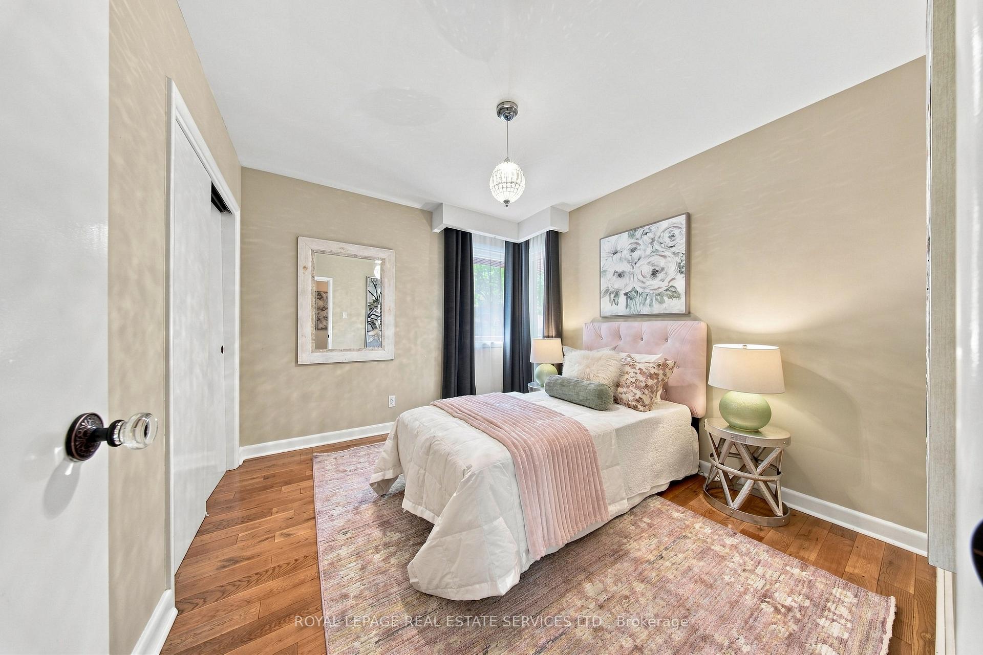 Photo 13 of 16 Oldham Road, Etobicoke, Princess-Rosethorn — HOMEH
