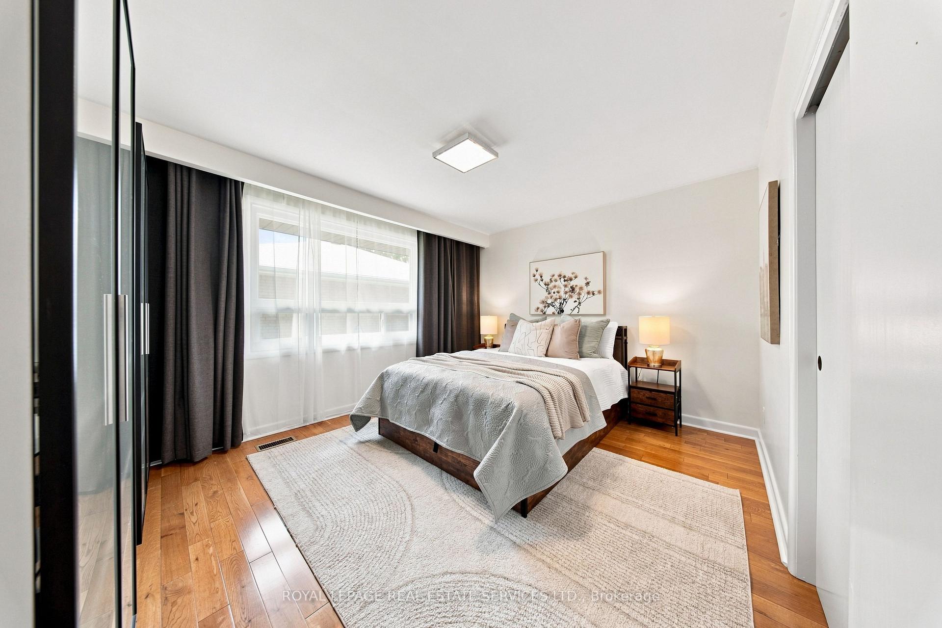Photo 14 of 16 Oldham Road, Etobicoke, Princess-Rosethorn — HOMEH