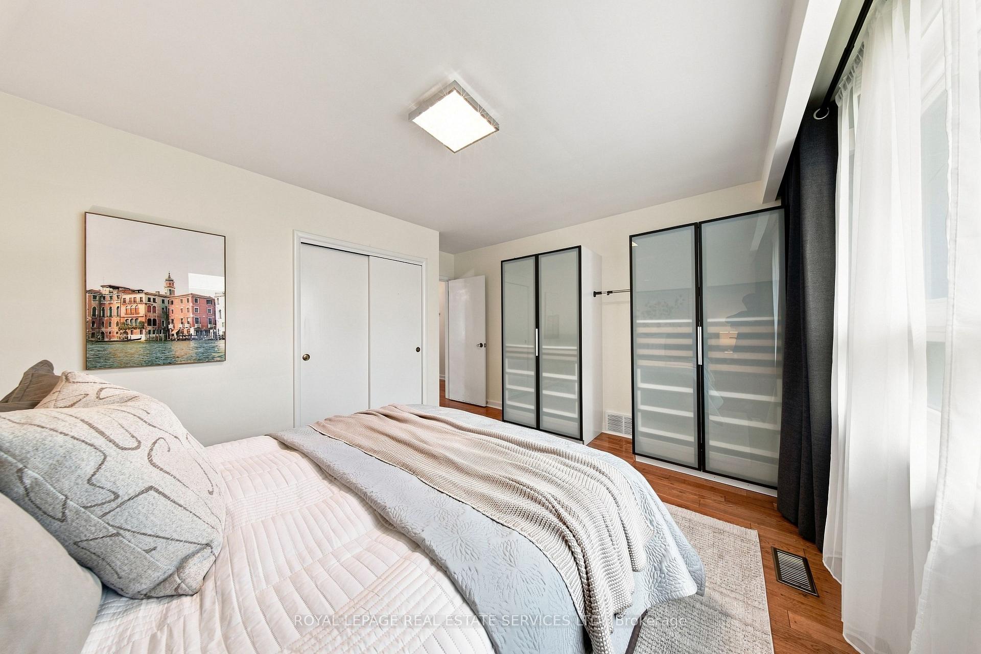 Photo 15 of 16 Oldham Road, Etobicoke, Princess-Rosethorn — HOMEH