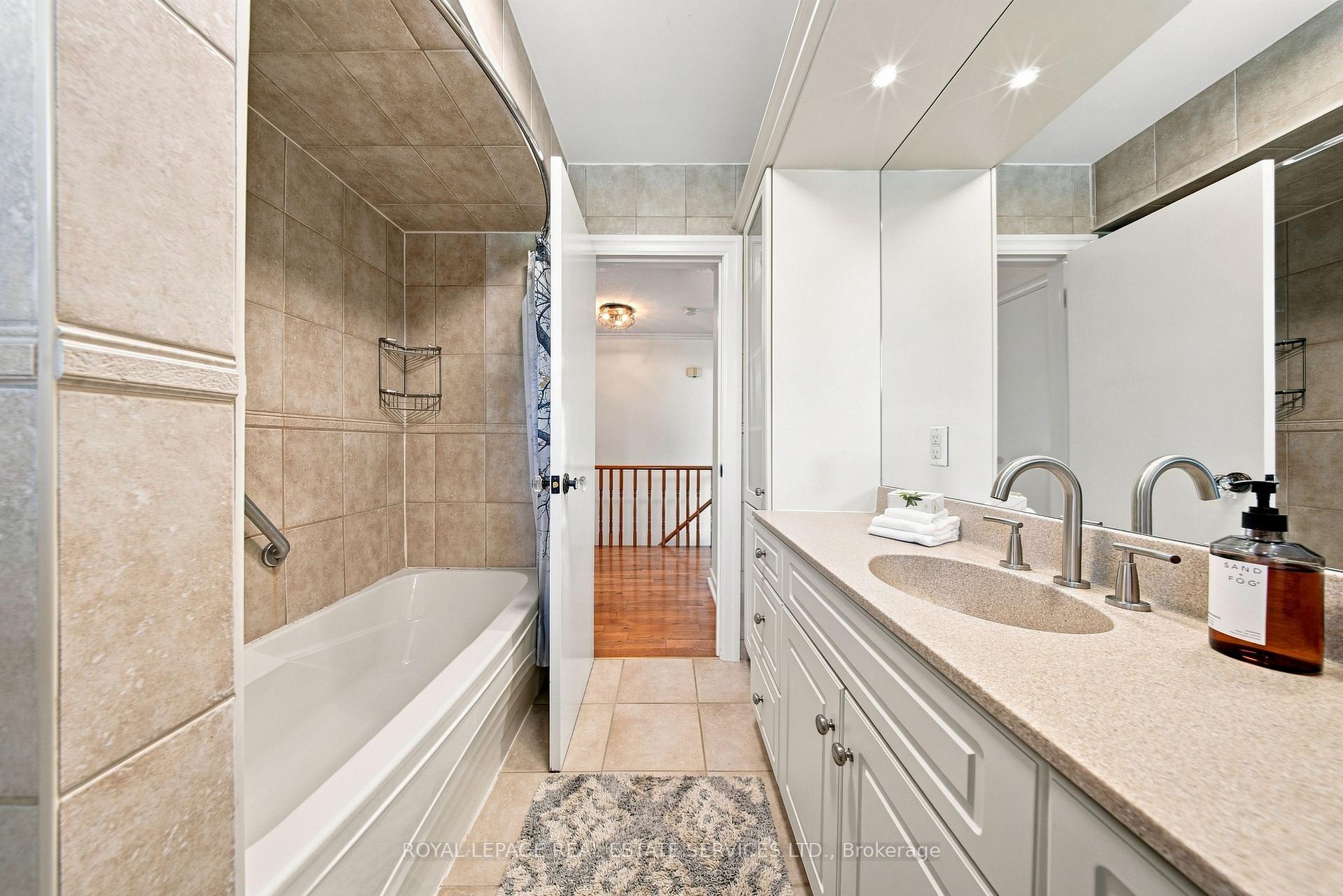 Photo 18 of 16 Oldham Road, Etobicoke, Princess-Rosethorn — HOMEH