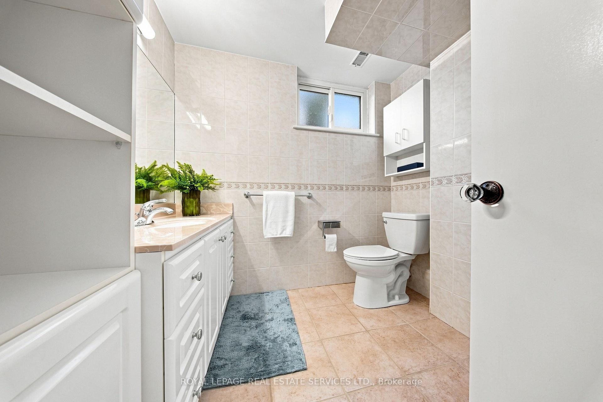 Photo 24 of 16 Oldham Road, Etobicoke, Princess-Rosethorn — HOMEH