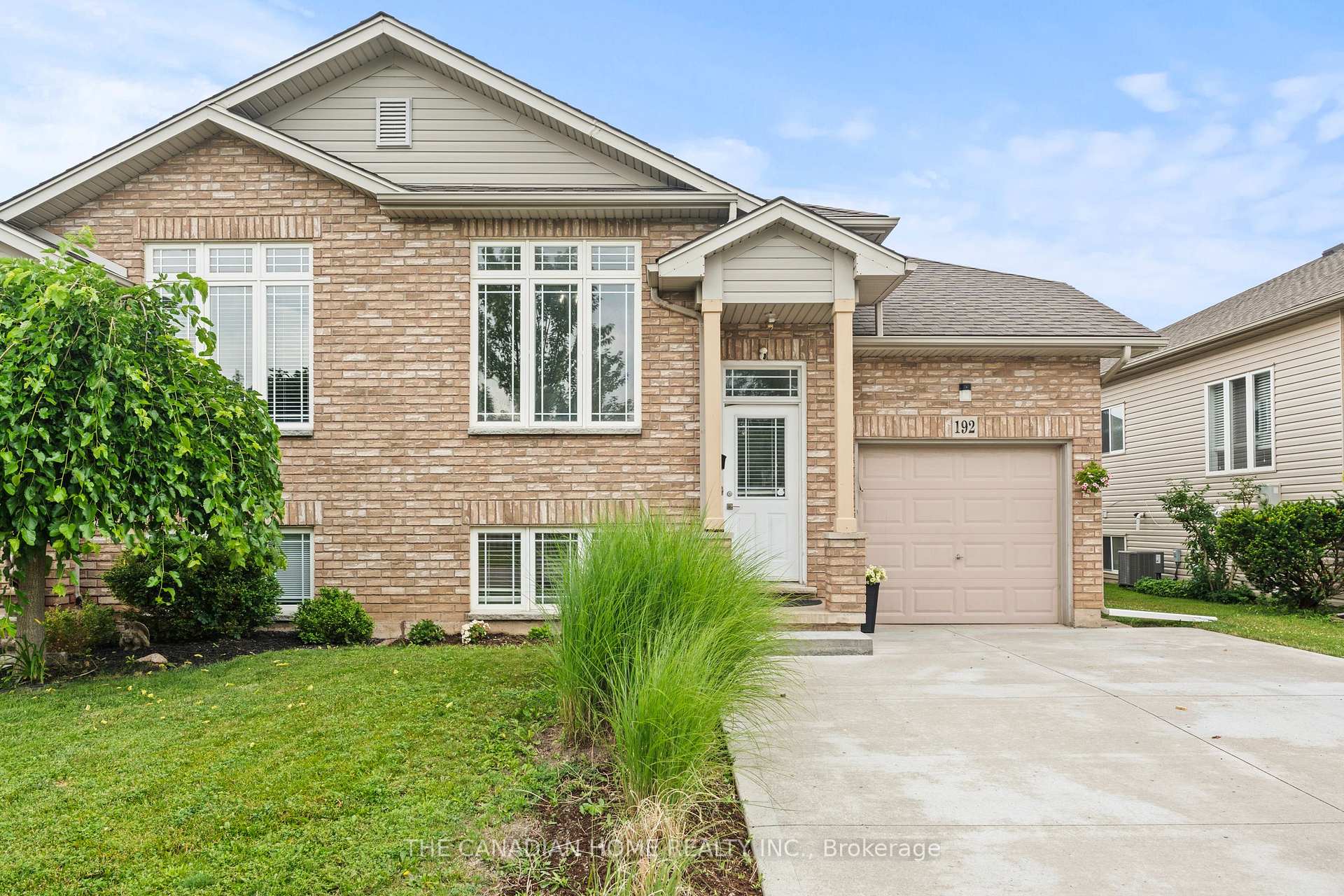 Photo 3 of 192 Oakcrest Avenue E, Welland, West Welland — HOMEH