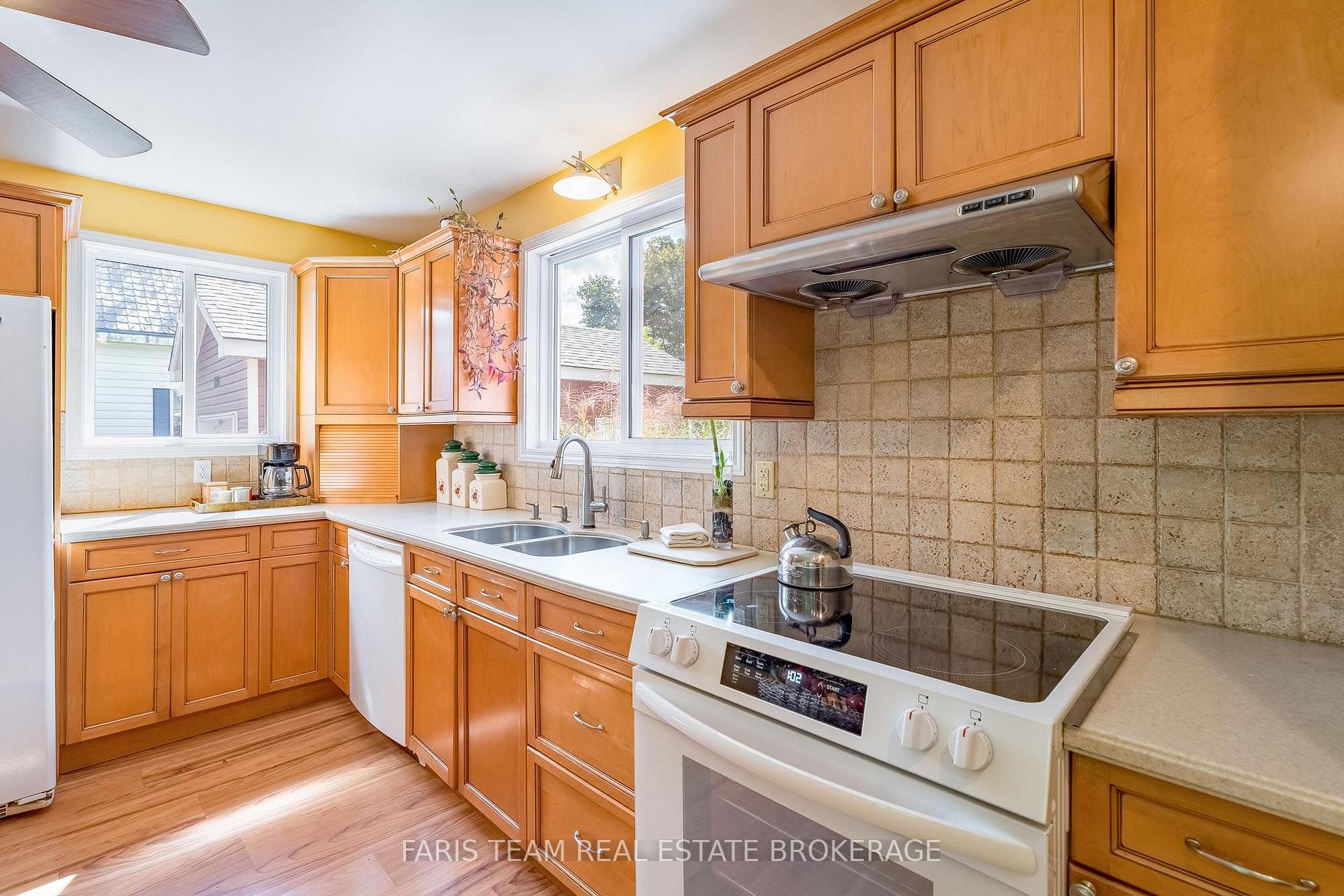 Photo 6 of 320 Cherry Street, Tay, Waubaushene — HOMEH