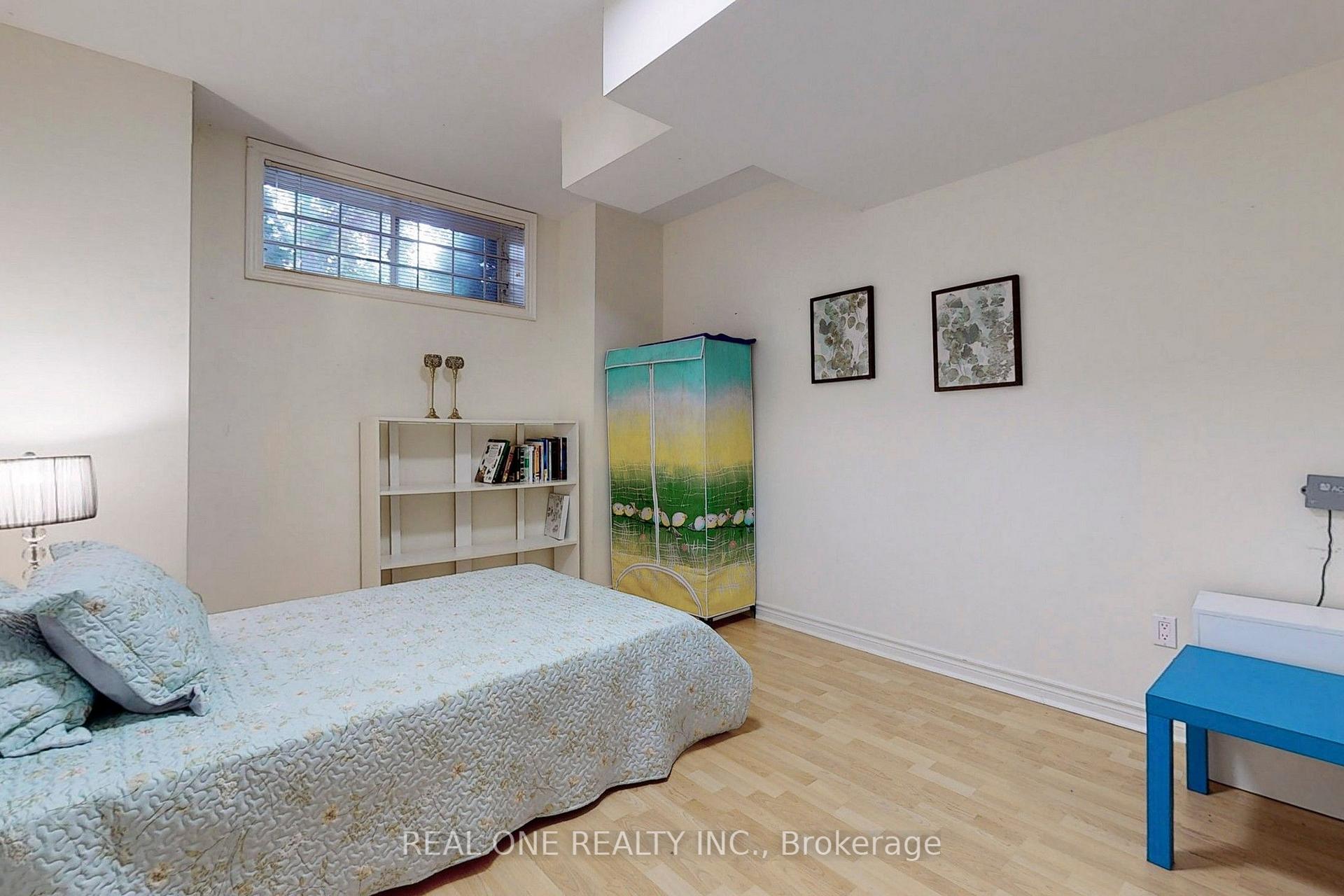 Photo 7 of 75 Green Meadows Circle, North York, Don Valley Village — HOMEH