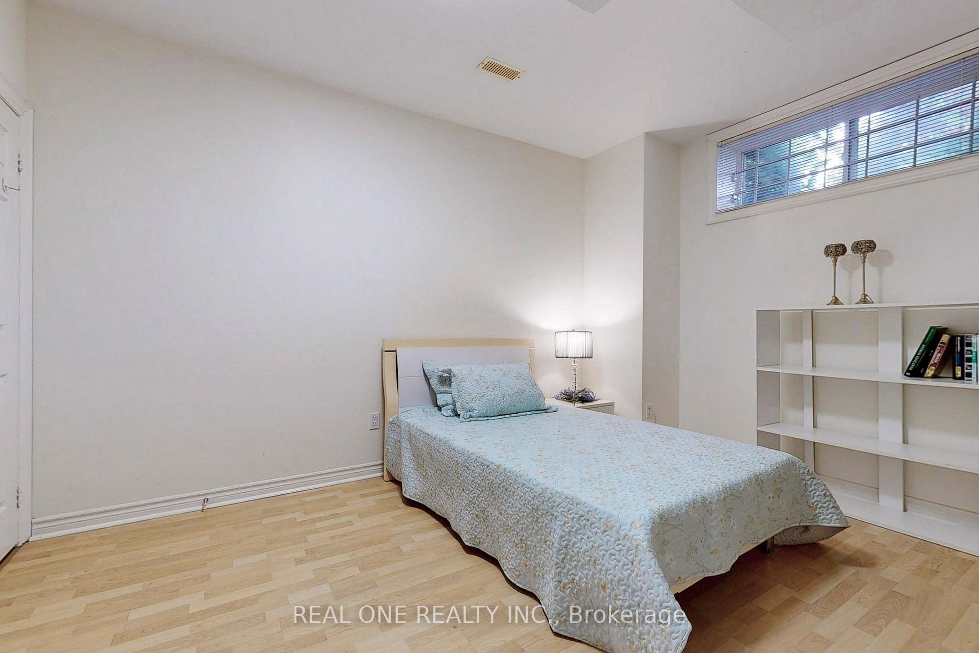 Photo 8 of 75 Green Meadows Circle, North York, Don Valley Village — HOMEH
