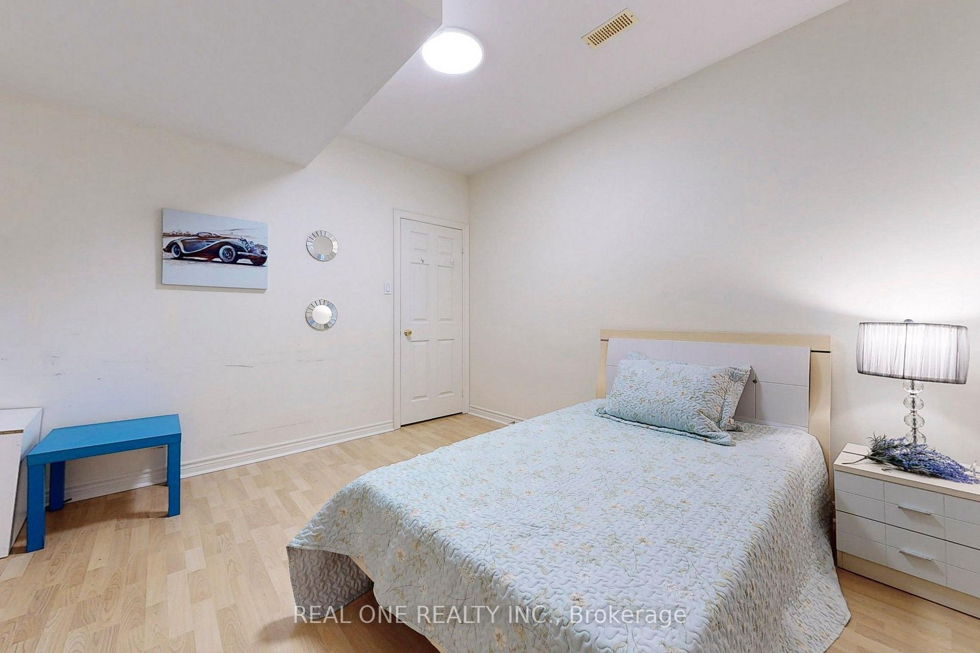 Photo 9 of 75 Green Meadows Circle, North York, Don Valley Village — HOMEH