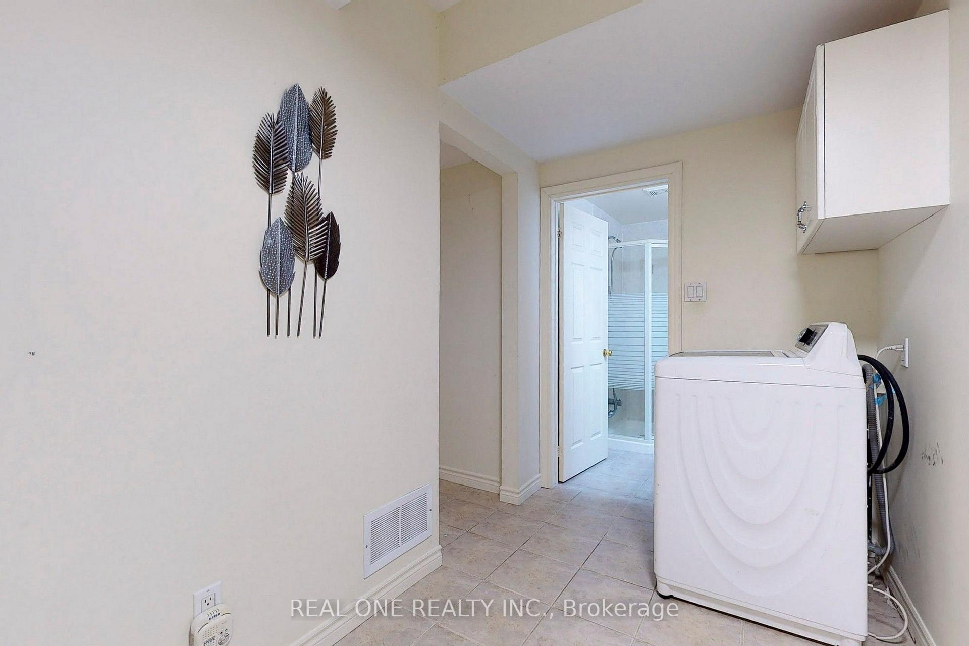Photo 10 of 75 Green Meadows Circle, North York, Don Valley Village — HOMEH
