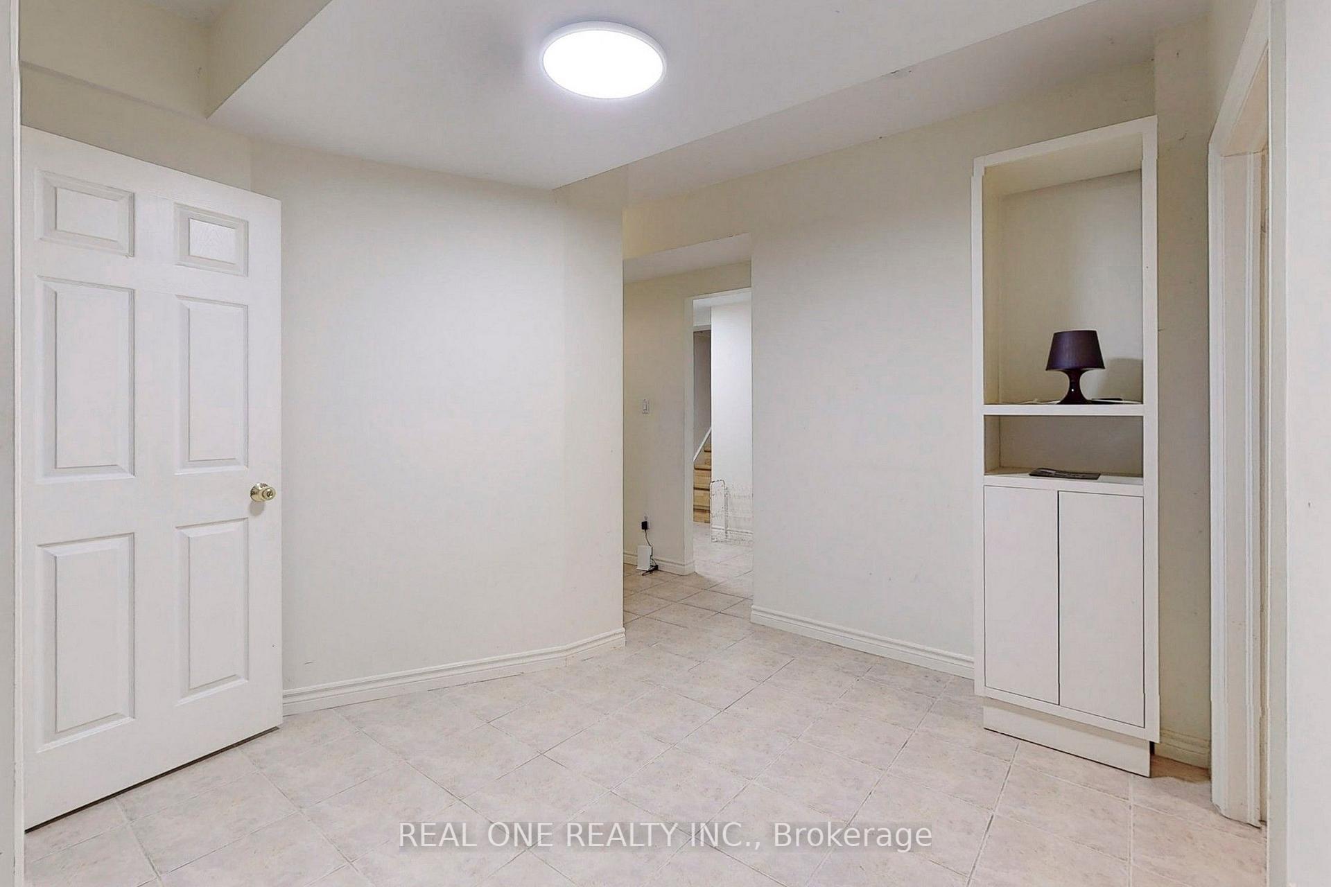 Photo 11 of 75 Green Meadows Circle, North York, Don Valley Village — HOMEH