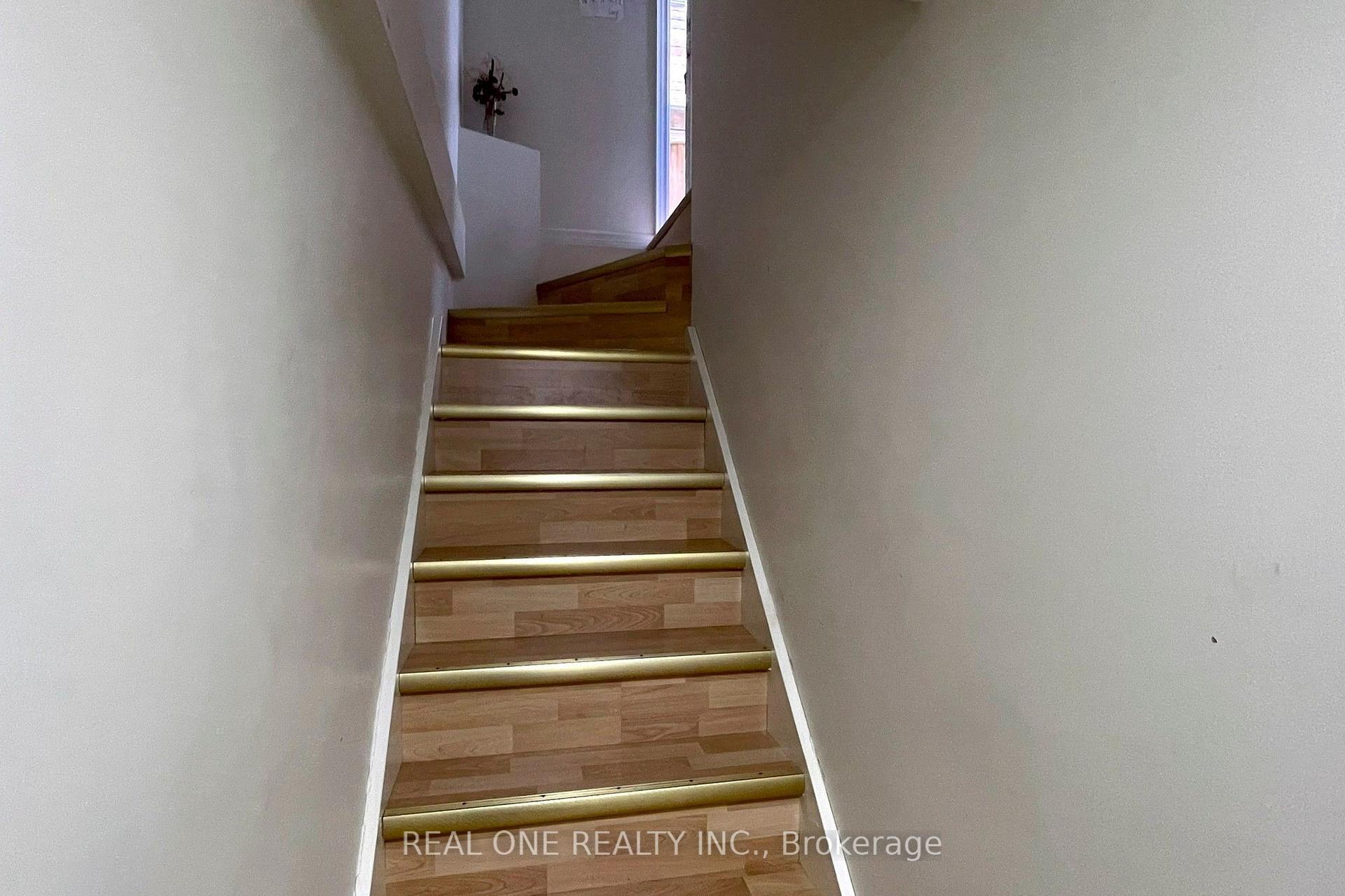 Photo 12 of 75 Green Meadows Circle, North York, Don Valley Village — HOMEH