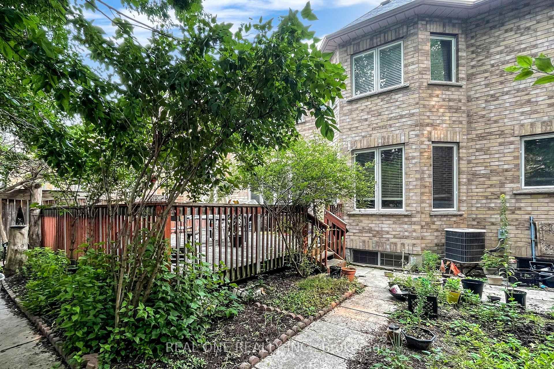 Photo 14 of 75 Green Meadows Circle, North York, Don Valley Village — HOMEH