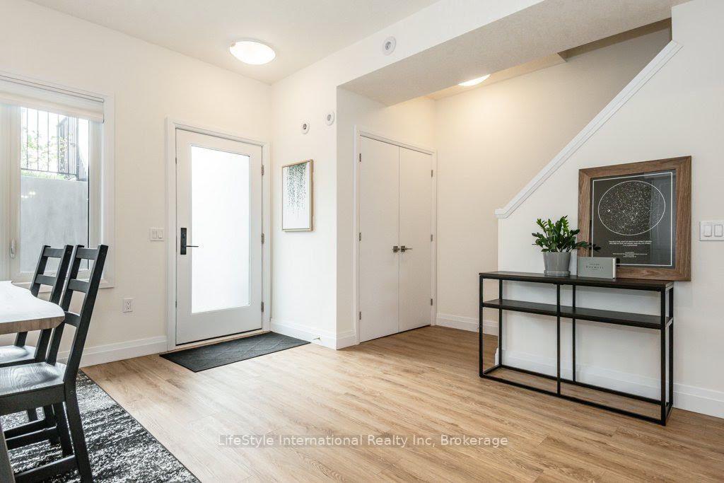 Photo 6 of 32 Duggan Lane, Guelph, Clairfields/Hanlon Business Park — HOMEH