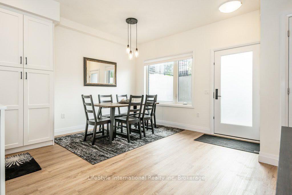 Photo 7 of 32 Duggan Lane, Guelph, Clairfields/Hanlon Business Park — HOMEH