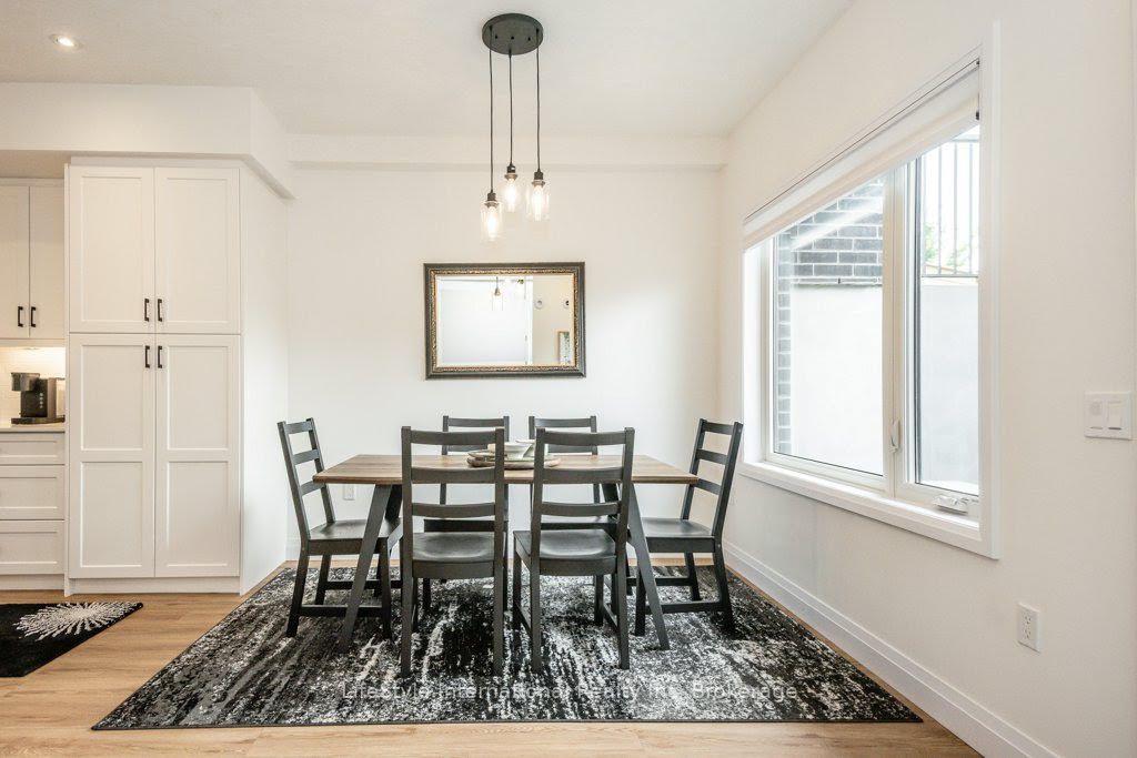Photo 8 of 32 Duggan Lane, Guelph, Clairfields/Hanlon Business Park — HOMEH