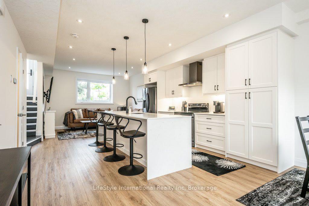 Photo 9 of 32 Duggan Lane, Guelph, Clairfields/Hanlon Business Park — HOMEH