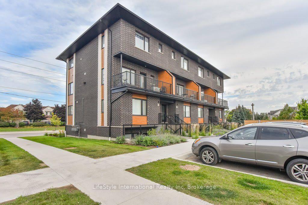 Photo 11 of 32 Duggan Lane, Guelph, Clairfields/Hanlon Business Park — HOMEH