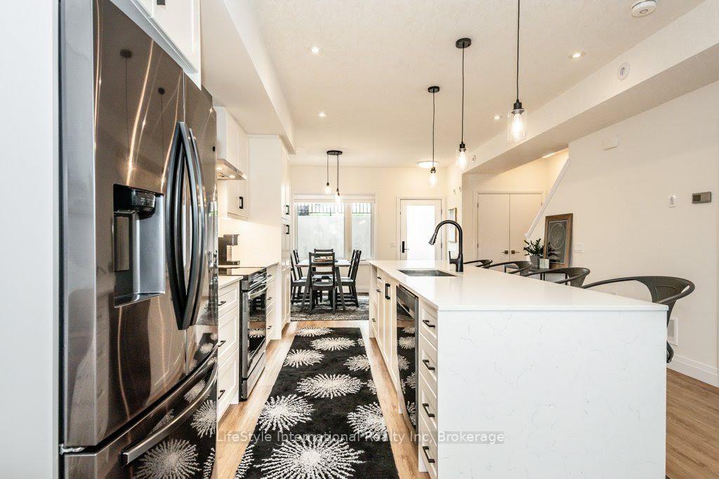 Photo 13 of 32 Duggan Lane, Guelph, Clairfields/Hanlon Business Park — HOMEH