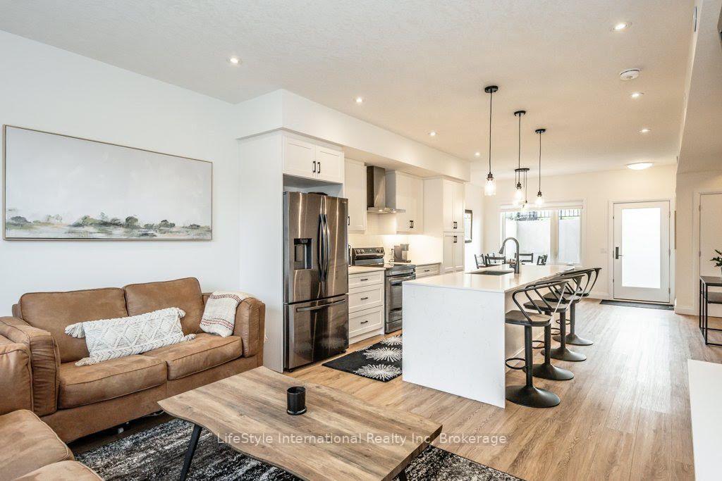 Photo 19 of 32 Duggan Lane, Guelph, Clairfields/Hanlon Business Park — HOMEH