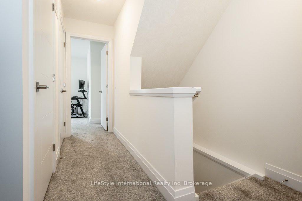 Photo 25 of 32 Duggan Lane, Guelph, Clairfields/Hanlon Business Park — HOMEH