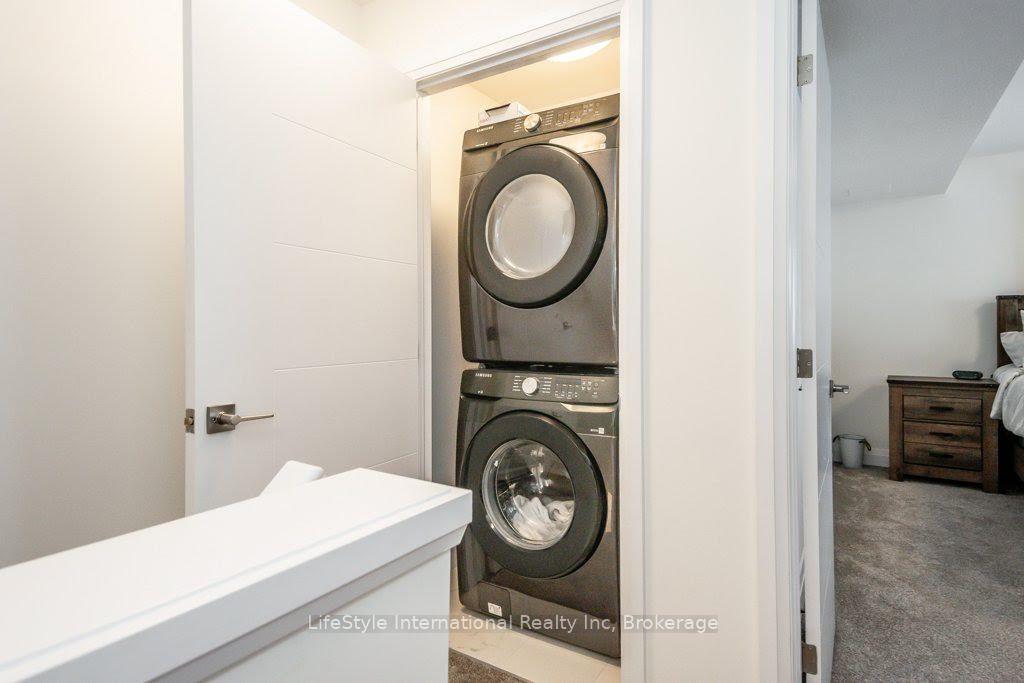 Photo 26 of 32 Duggan Lane, Guelph, Clairfields/Hanlon Business Park — HOMEH