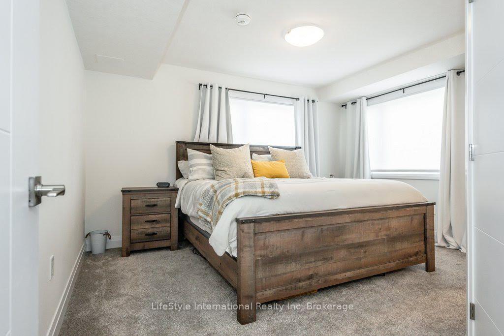 Photo 27 of 32 Duggan Lane, Guelph, Clairfields/Hanlon Business Park — HOMEH