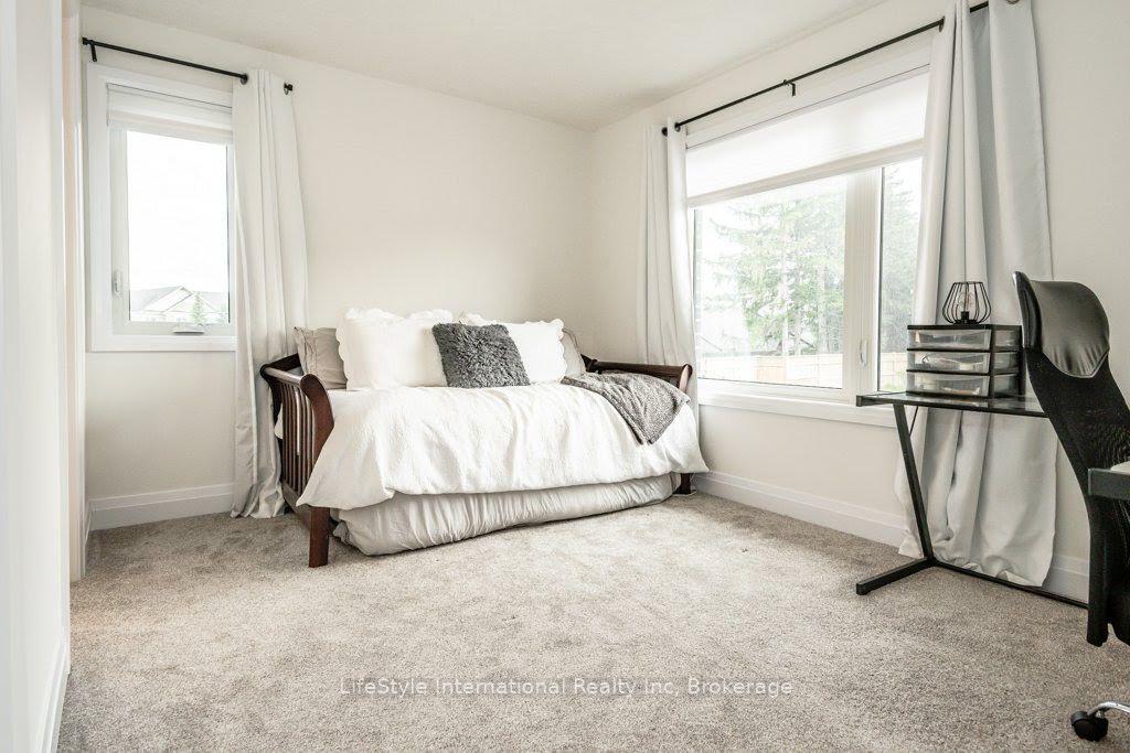 Photo 30 of 32 Duggan Lane, Guelph, Clairfields/Hanlon Business Park — HOMEH