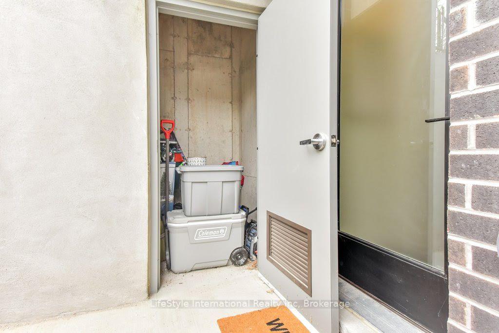 Photo 39 of 32 Duggan Lane, Guelph, Clairfields/Hanlon Business Park — HOMEH