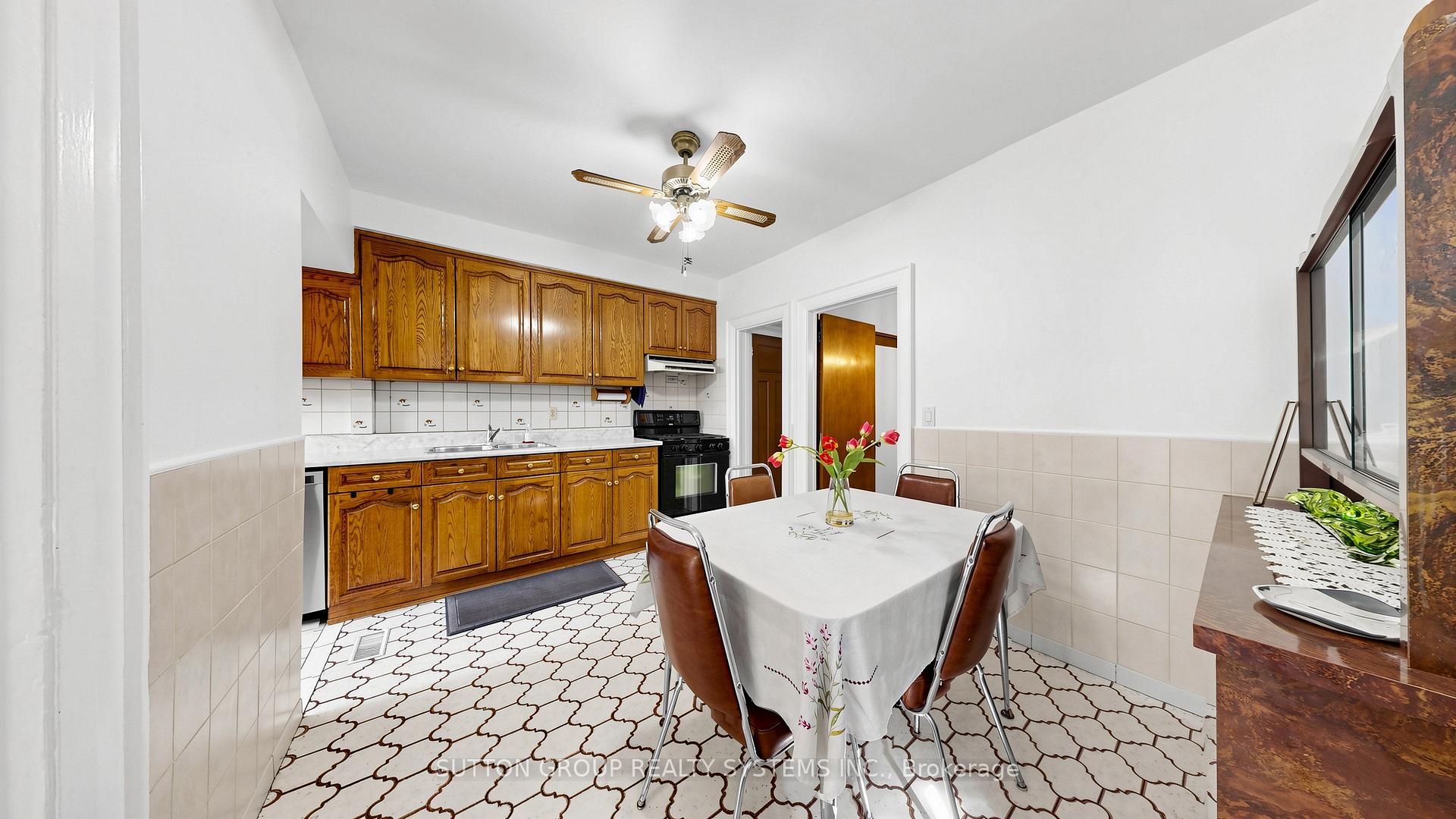 Photo 11 of 39 Exeter Street, Toronto, Weston-Pellam Park — HOMEH