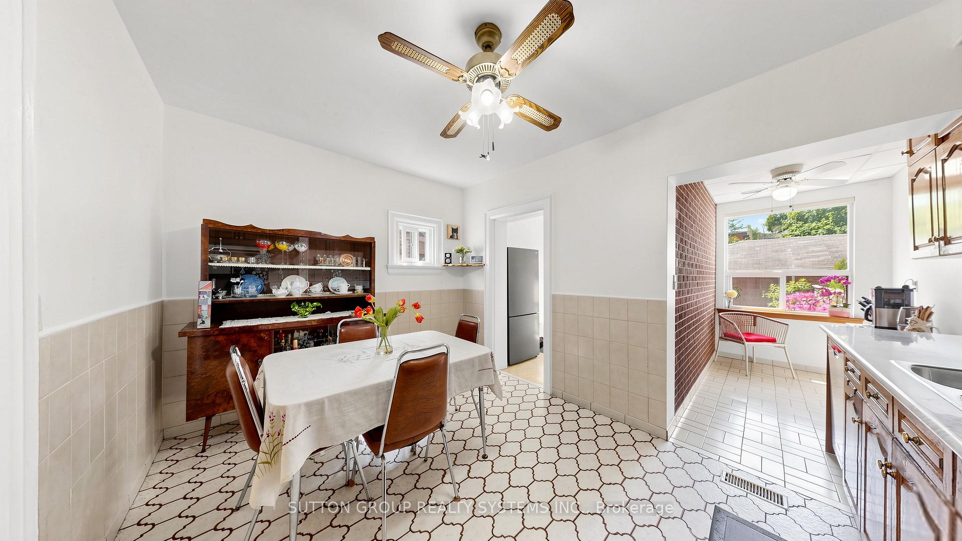 Photo 12 of 39 Exeter Street, Toronto, Weston-Pellam Park — HOMEH