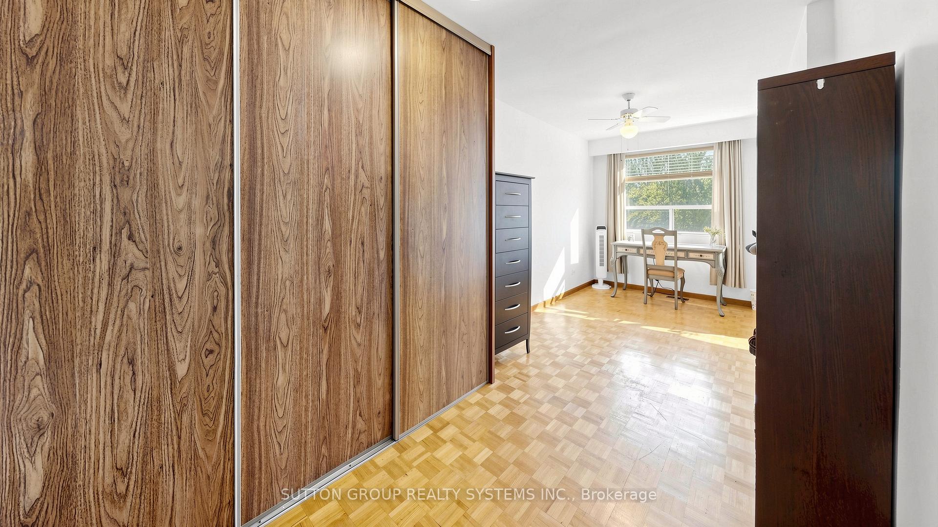 Photo 17 of 39 Exeter Street, Toronto, Weston-Pellam Park — HOMEH