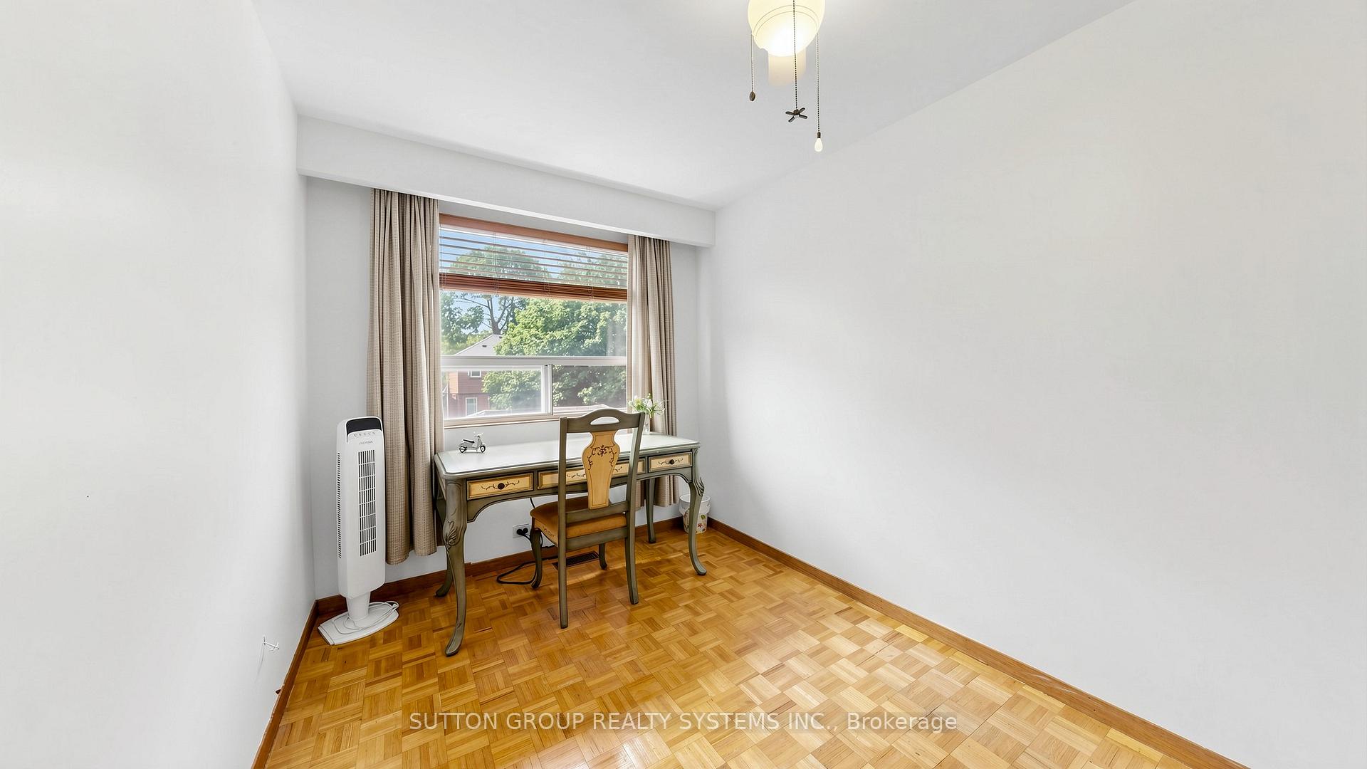 Photo 19 of 39 Exeter Street, Toronto, Weston-Pellam Park — HOMEH