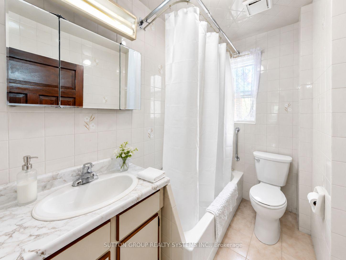 Photo 23 of 39 Exeter Street, Toronto, Weston-Pellam Park — HOMEH