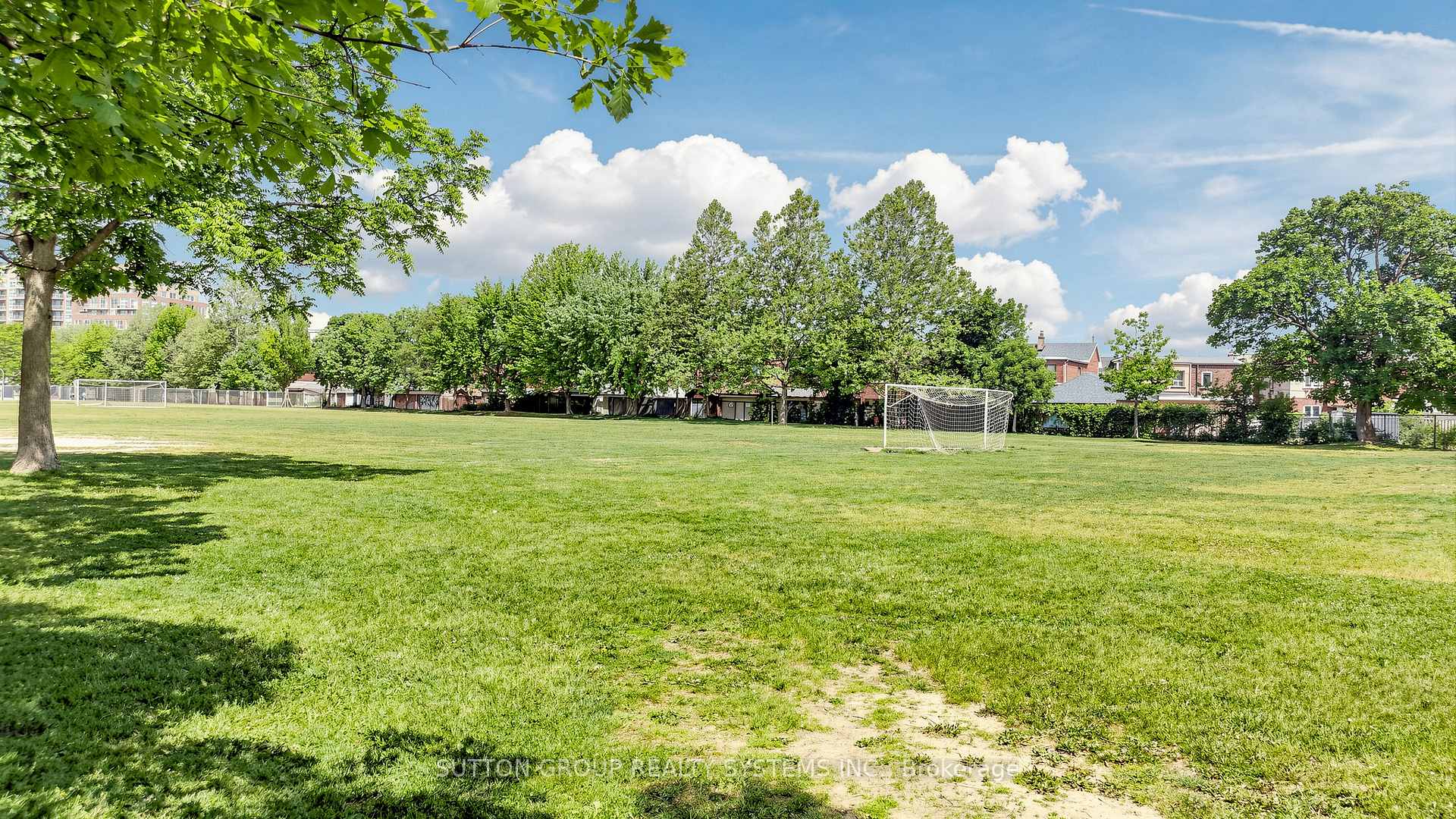 Photo 31 of 39 Exeter Street, Toronto, Weston-Pellam Park — HOMEH