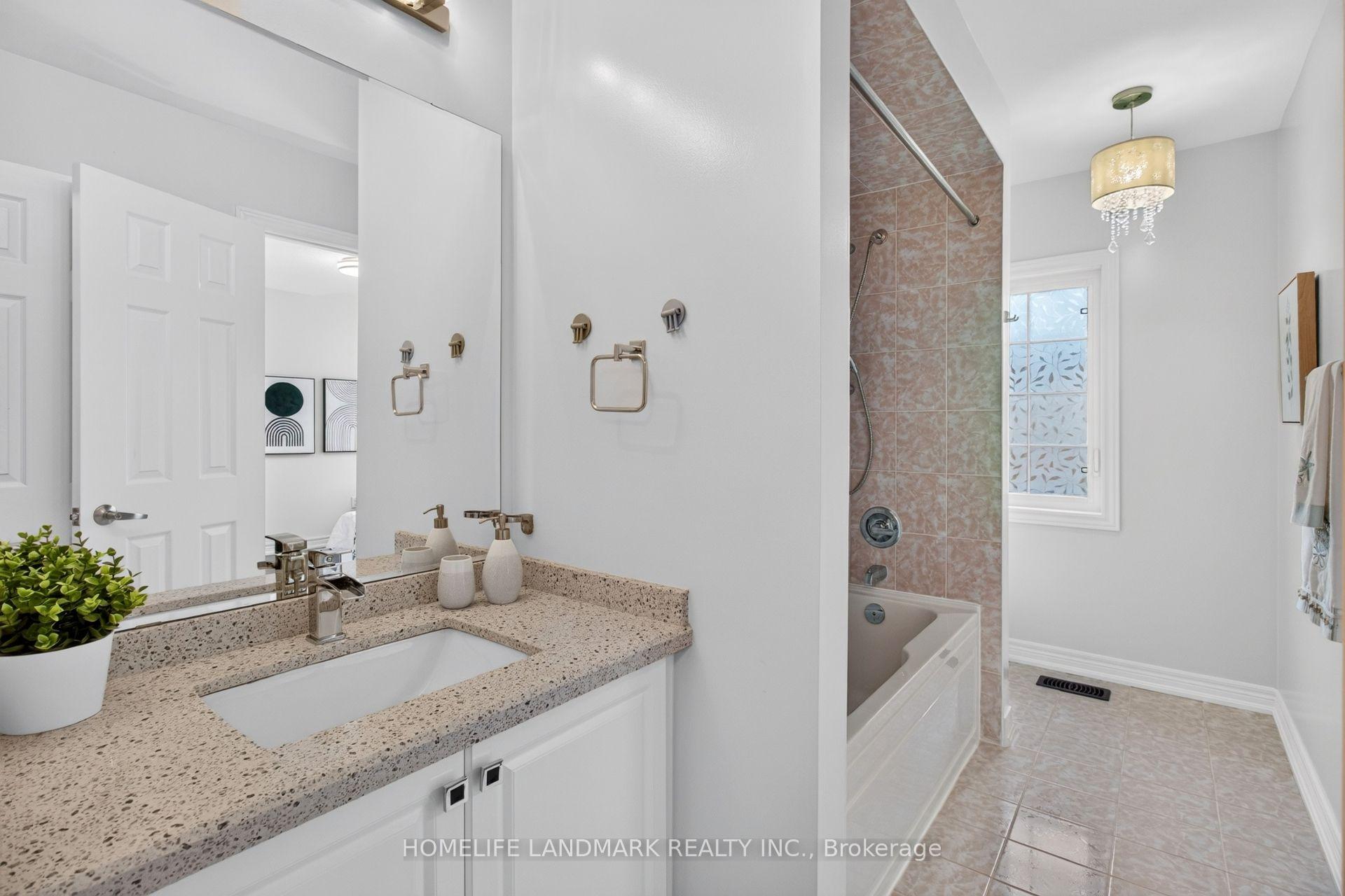 Photo 13 of 75 Estrella Crescent, Richmond Hill, Jefferson — HOMEH