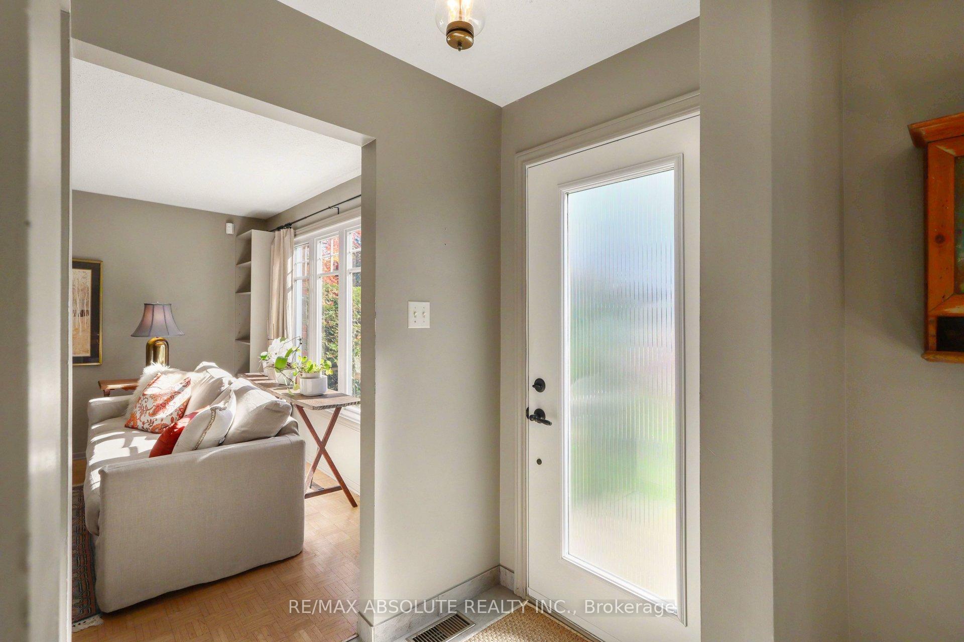 Photo 3 of 125 Juniper Street E, Ottawa, Chatelaine Village — HOMEH