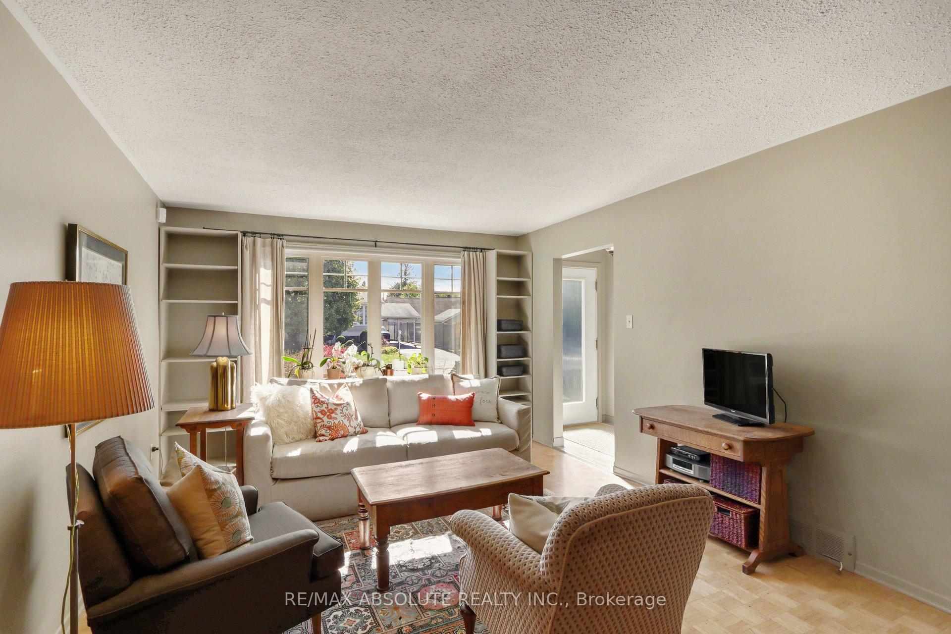 Photo 4 of 125 Juniper Street E, Ottawa, Chatelaine Village — HOMEH