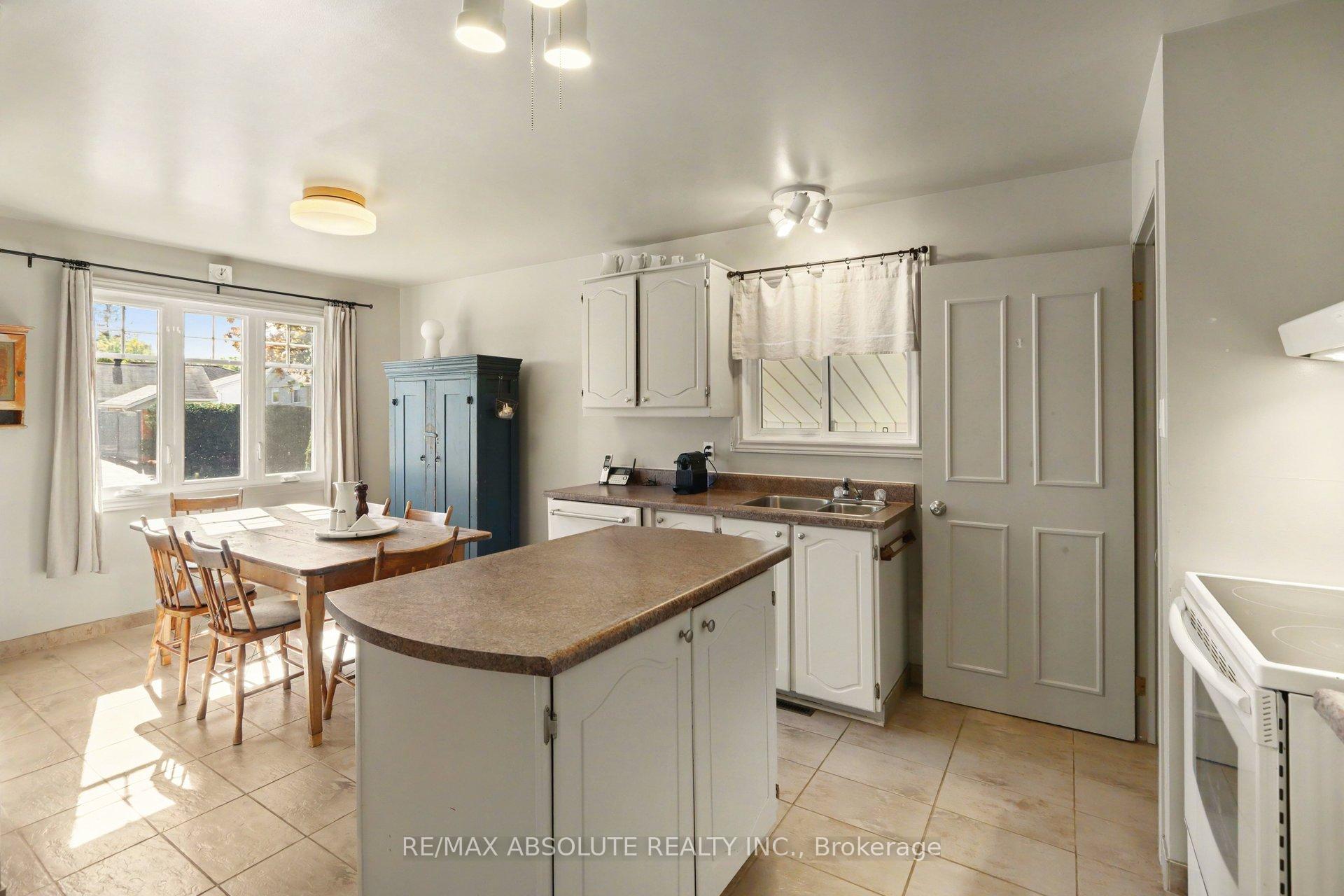 Photo 9 of 125 Juniper Street E, Ottawa, Chatelaine Village — HOMEH