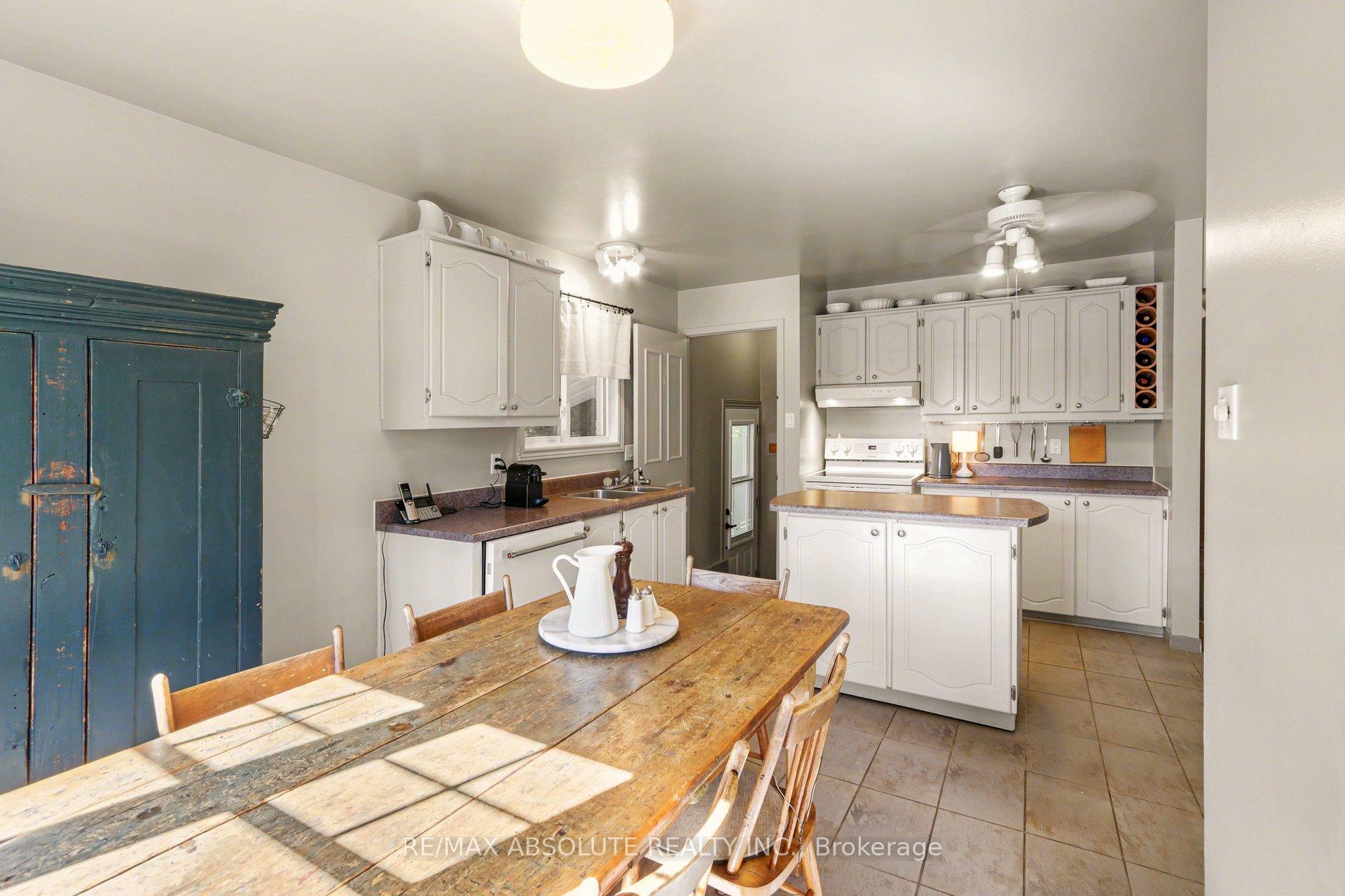Photo 10 of 125 Juniper Street E, Ottawa, Chatelaine Village — HOMEH