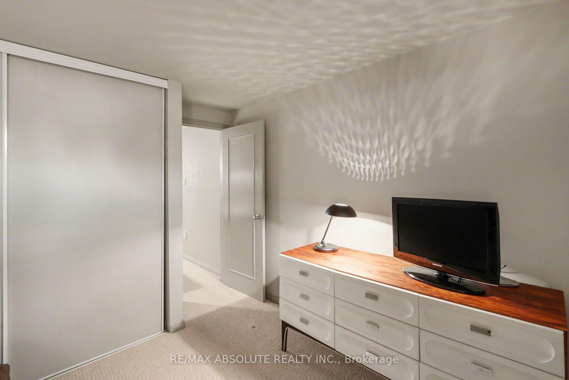 Photo 20 of 125 Juniper Street E, Ottawa, Chatelaine Village — HOMEH