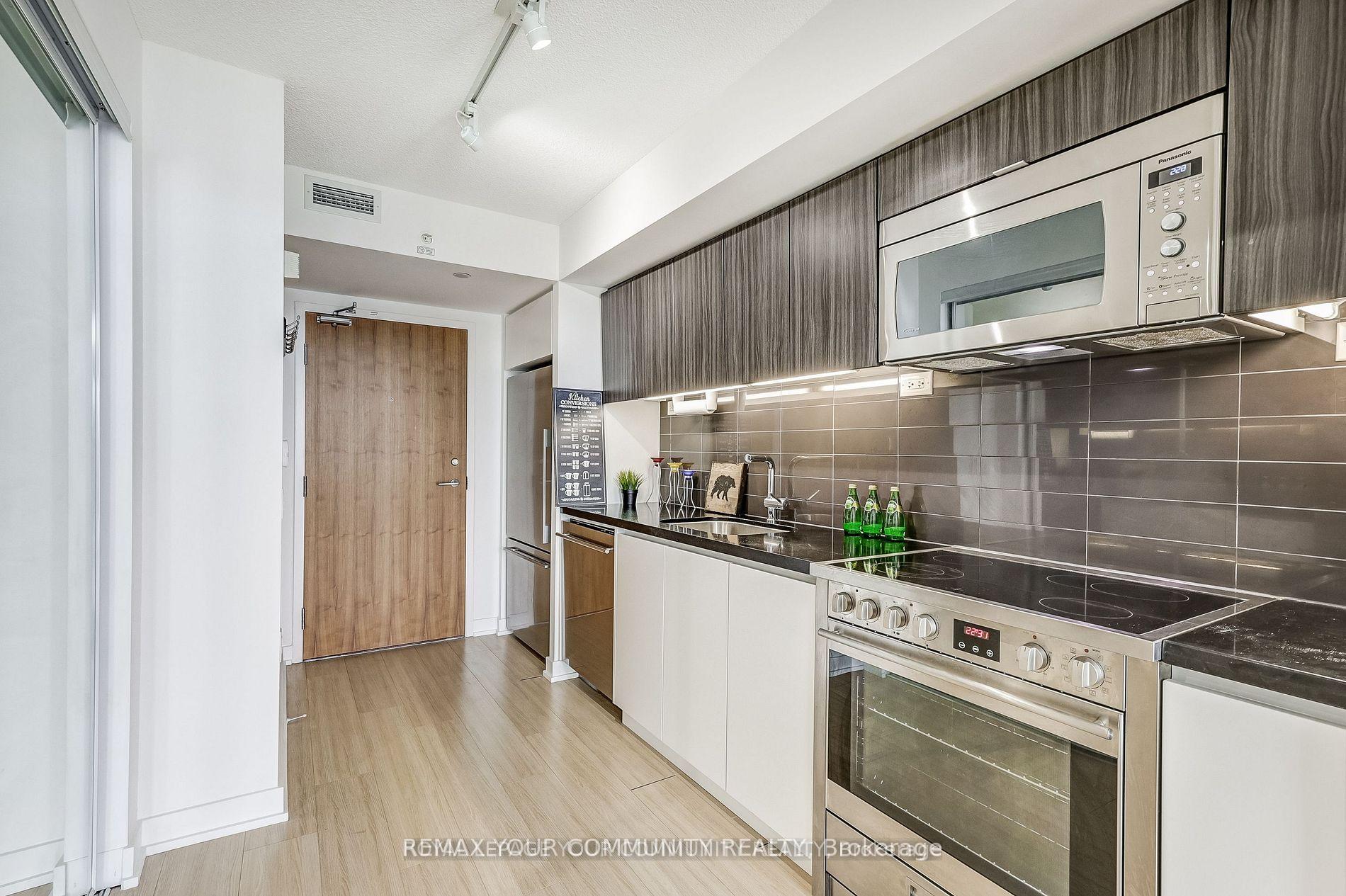 Photo 4 of Unit 3208, 85 Queens Wharf Road, Toronto, Waterfront Communities — HOMEH