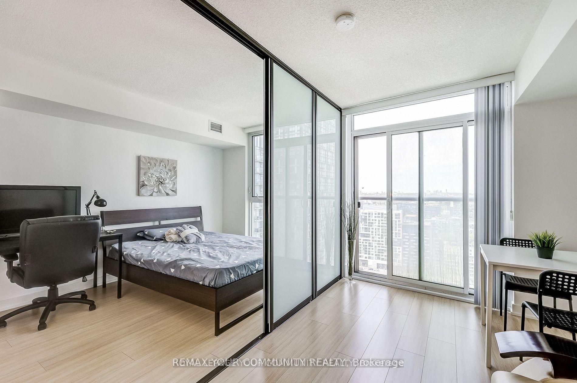 Photo 9 of Unit 3208, 85 Queens Wharf Road, Toronto, Waterfront Communities — HOMEH