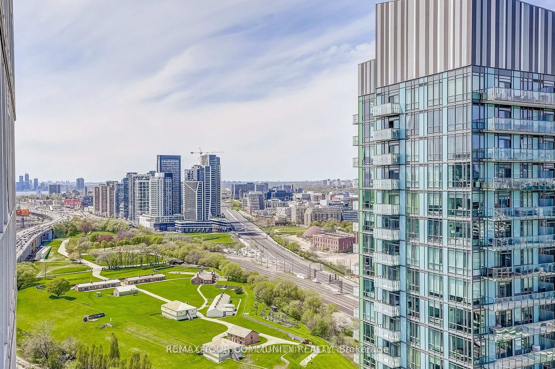 Photo 13 of Unit 3208, 85 Queens Wharf Road, Toronto, Waterfront Communities — HOMEH