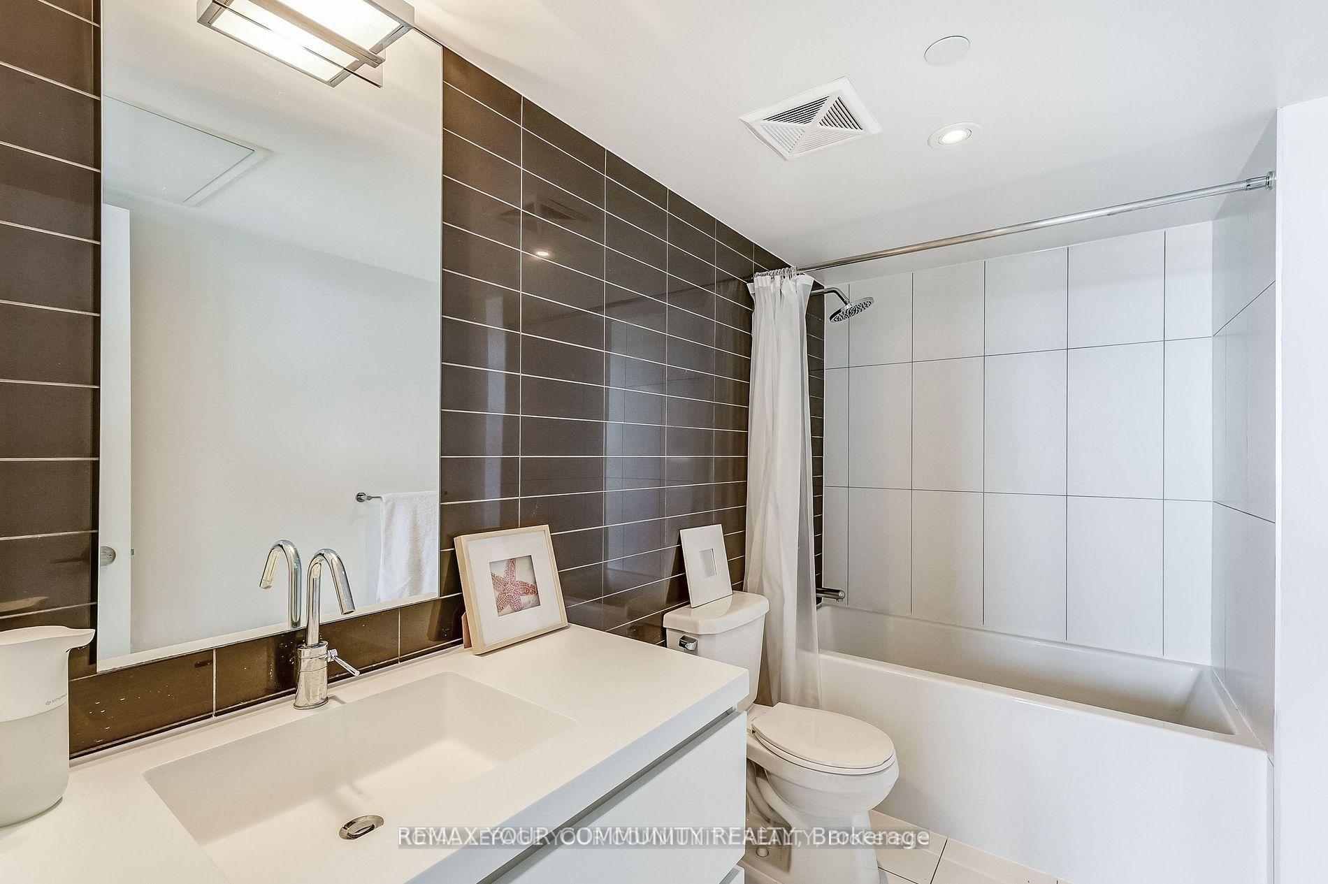 Photo 17 of Unit 3208, 85 Queens Wharf Road, Toronto, Waterfront Communities — HOMEH