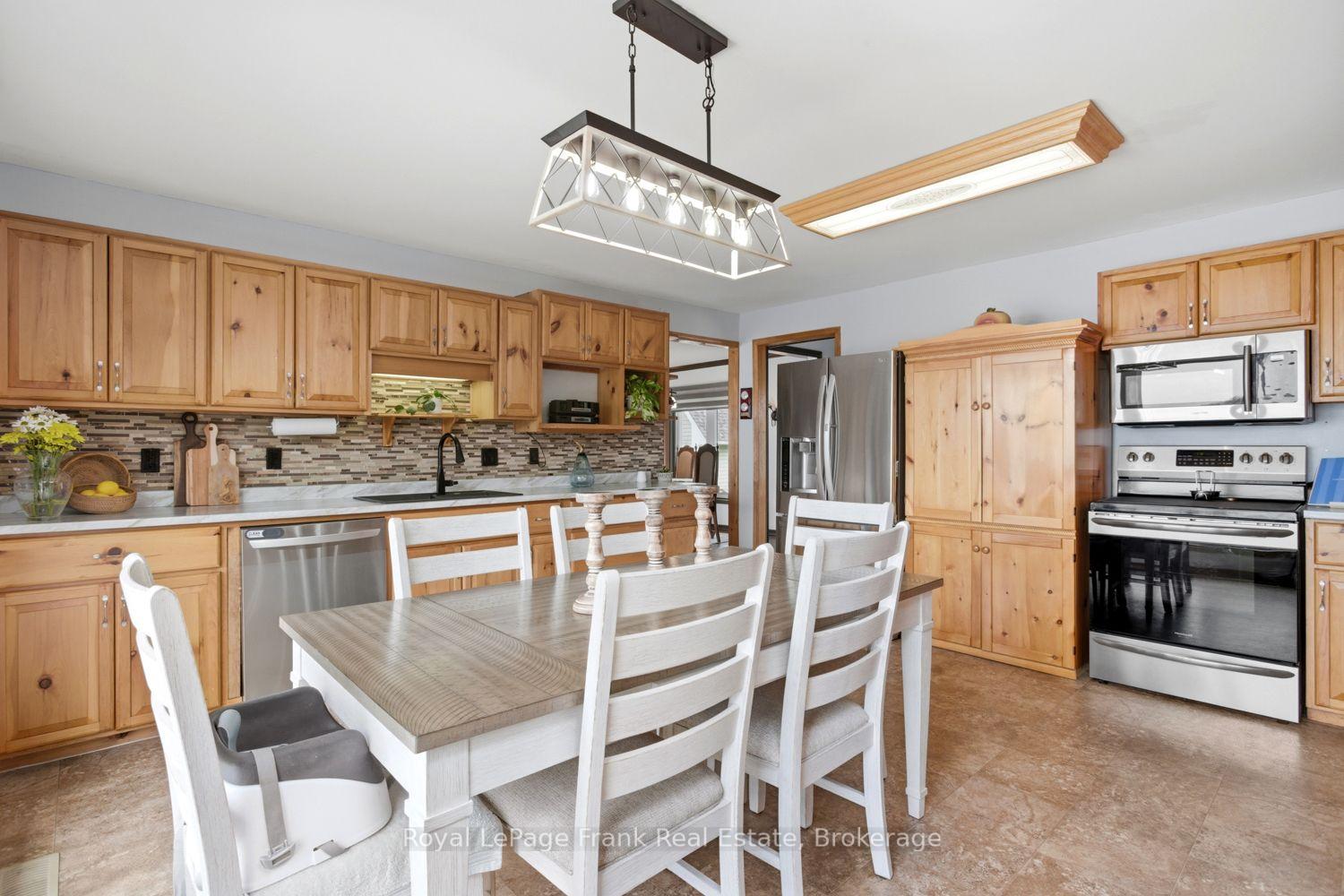 Photo 24 of 106 Starr Boulevard, Kawartha Lakes, Little Britain — HOMEH