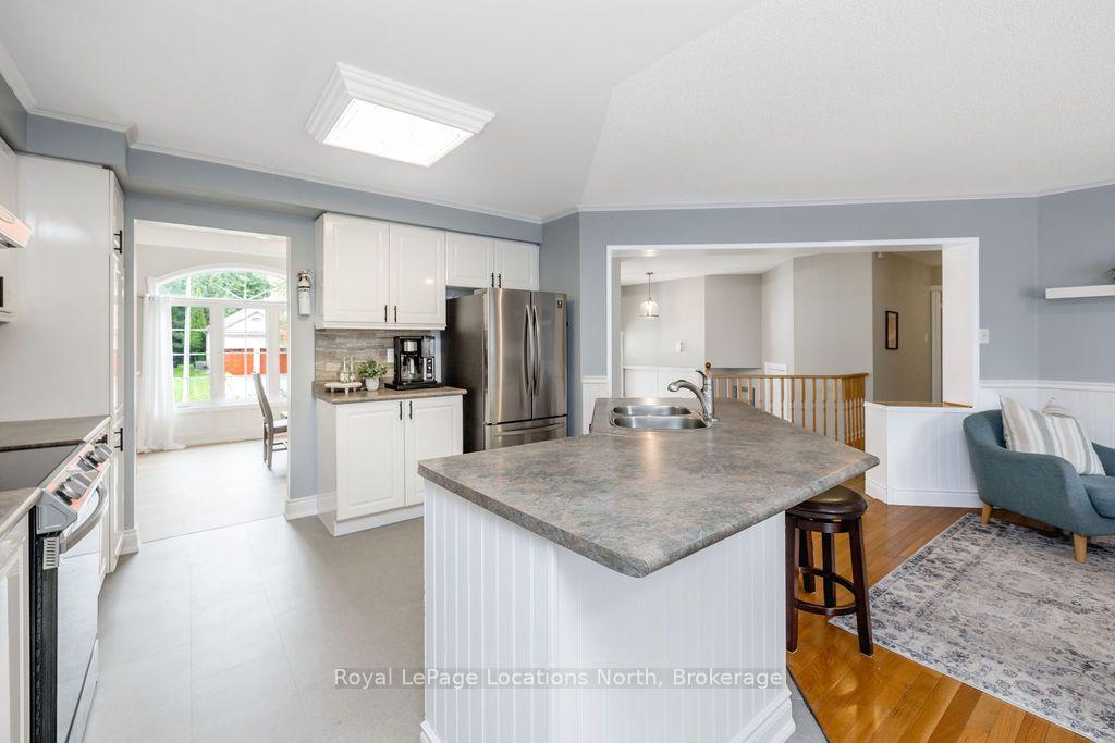 Photo 9 of 45 Bush Crescent, Wasaga Beach — HOMEH